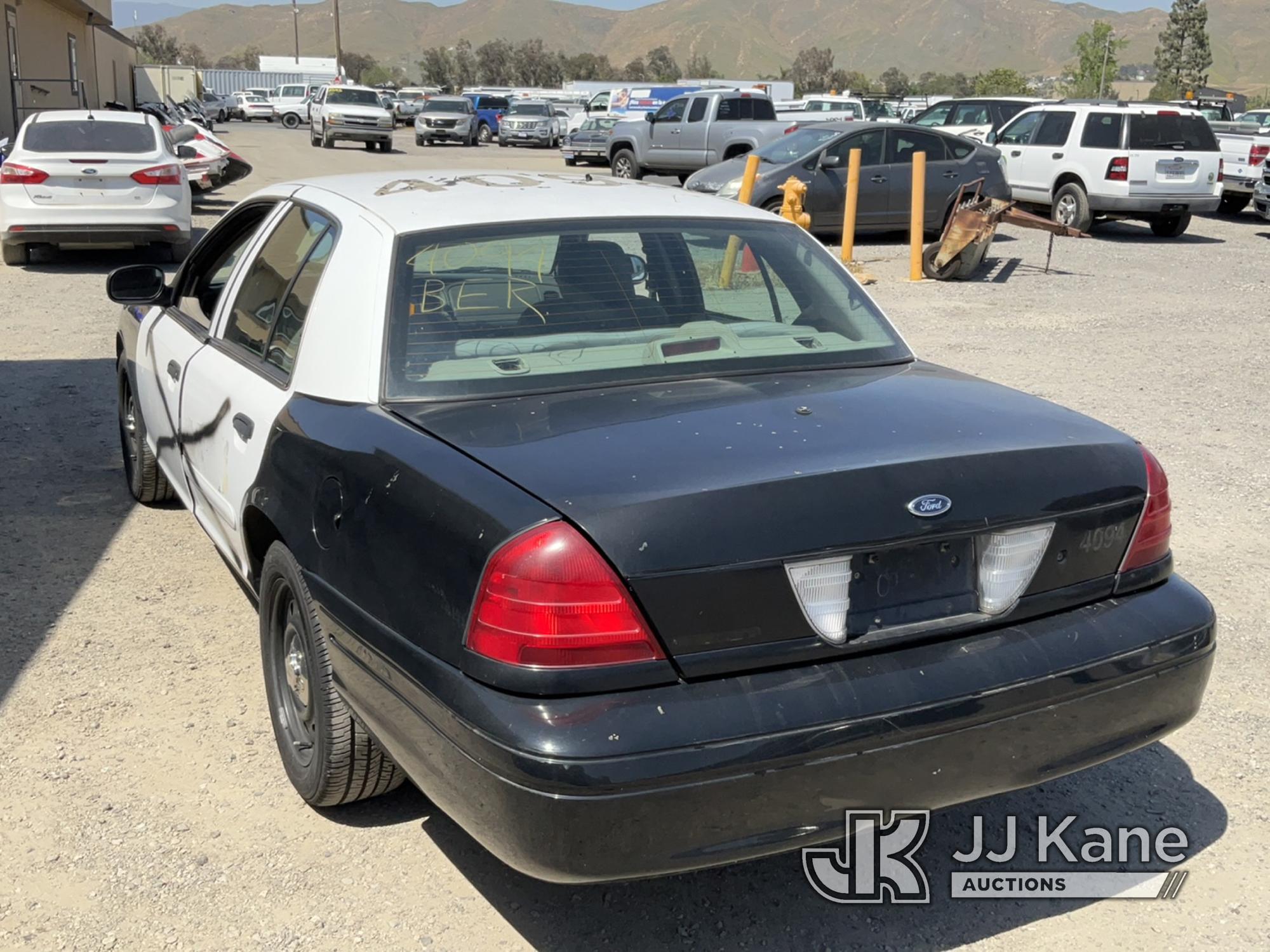 (Jurupa Valley, CA) 2008 Ford Crown Victoria Police Interceptor 4-Door Sedan Runs & Moves, Interior