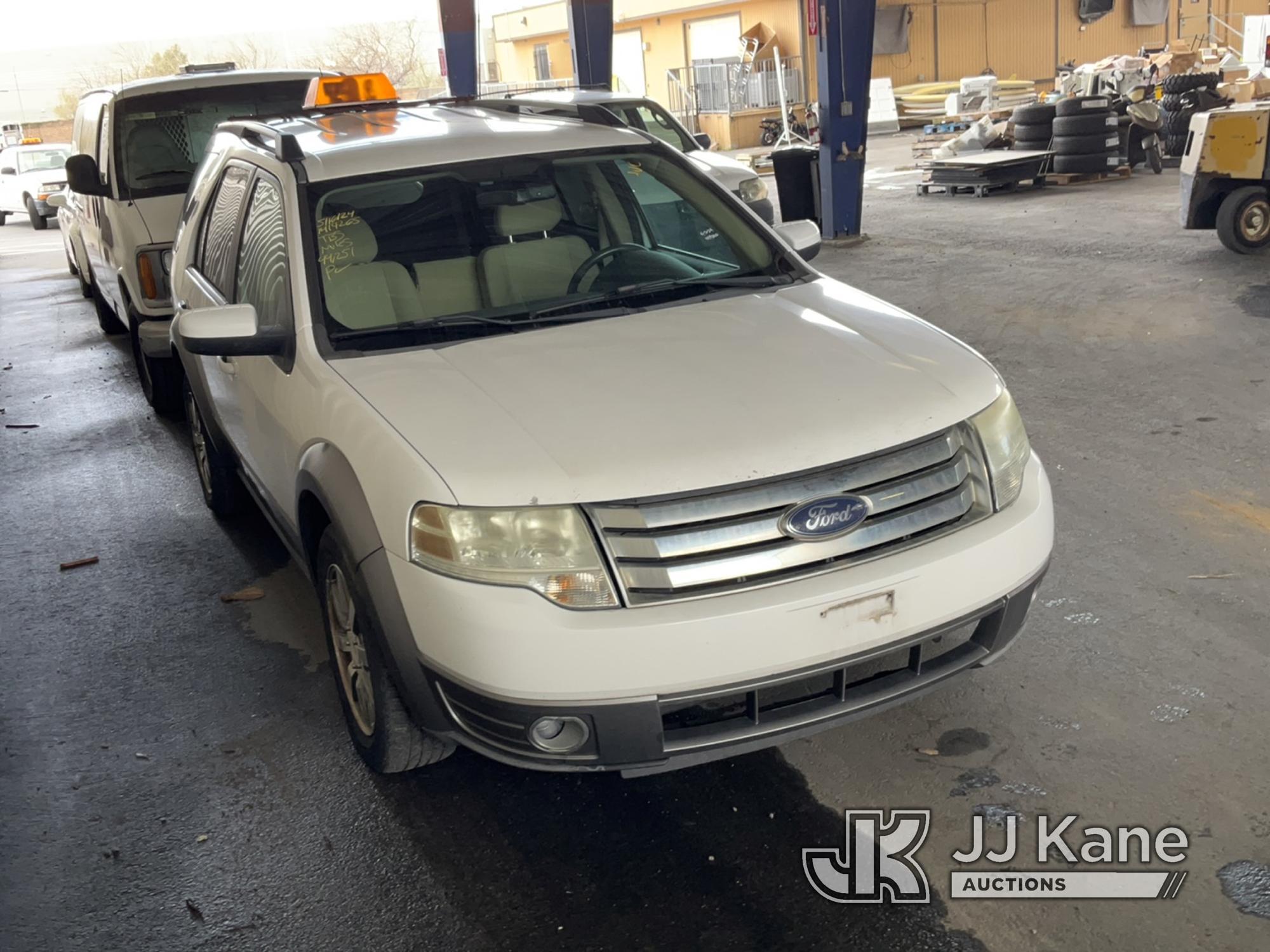 (Jurupa Valley, CA) 2008 Ford Taurus X Sports Van Runs & Moves