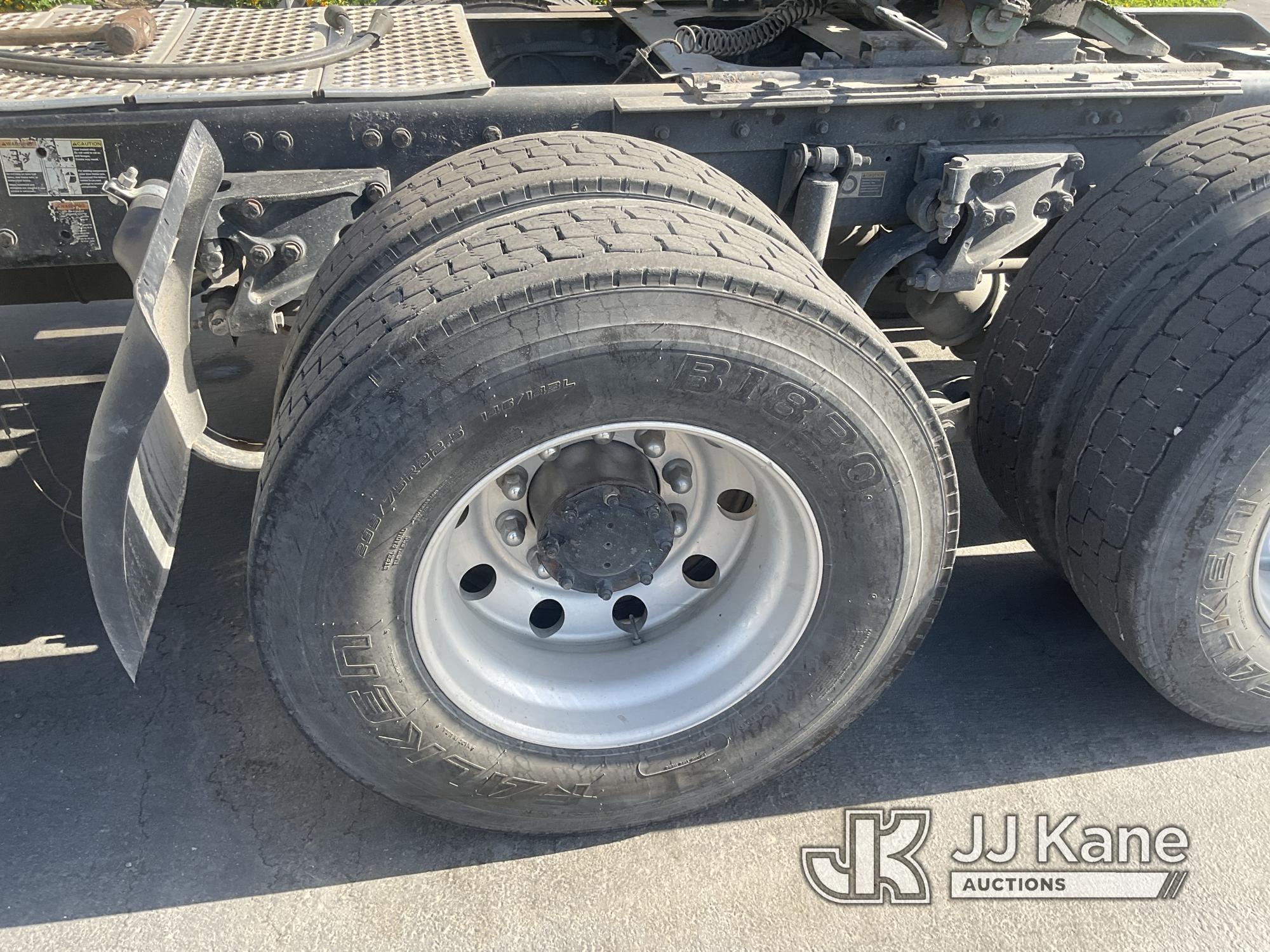 (Jurupa Valley, CA) 2009 Kenworth T800 T/A Truck Tractor Runs & Moves