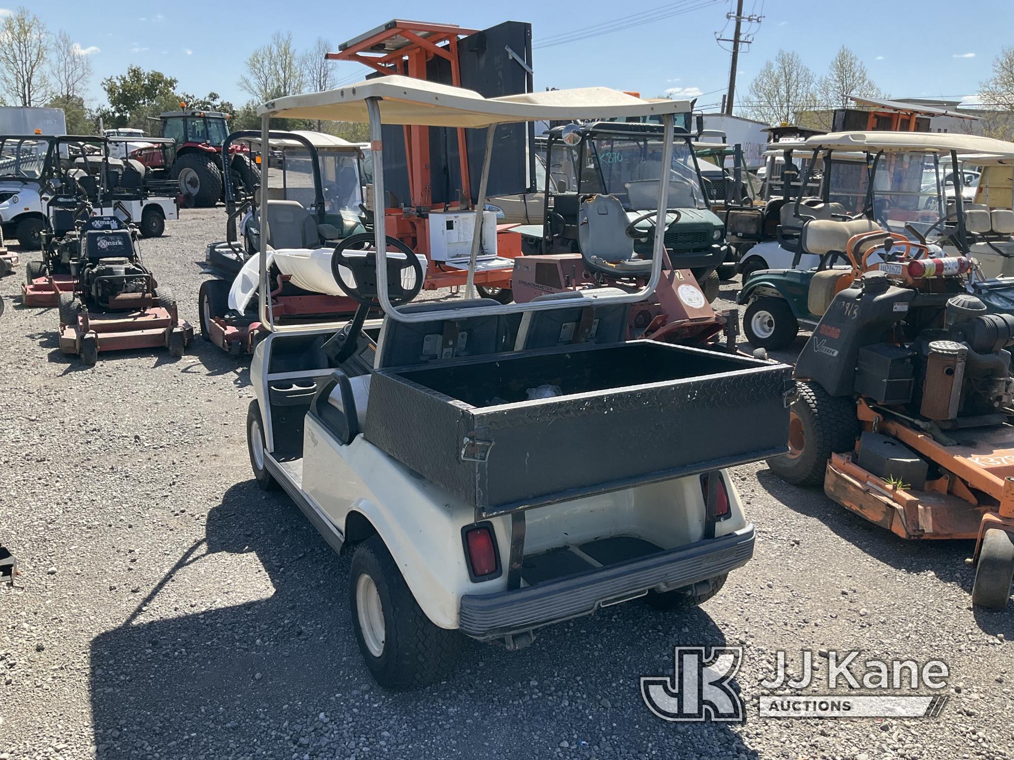 (Jurupa Valley, CA) 2003 Club Car Golf Cart Golf Cart Runs & Moves, No Key Needed To Operate, True H