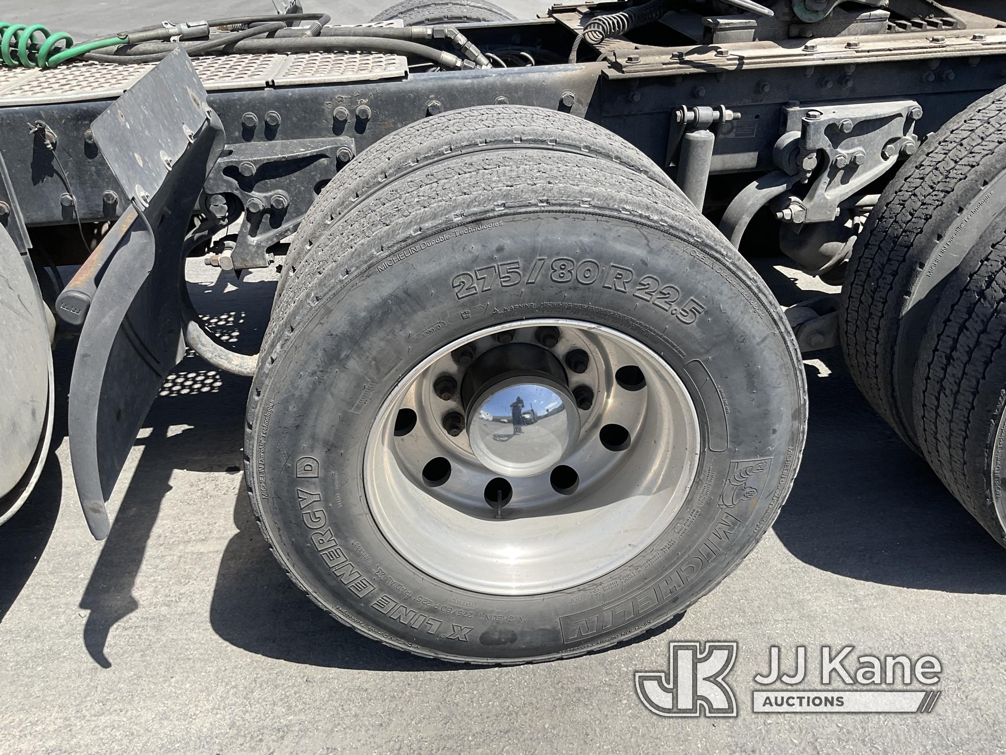 (Jurupa Valley, CA) 2009 Kenworth T800 Conventional Cab Runs & Moves