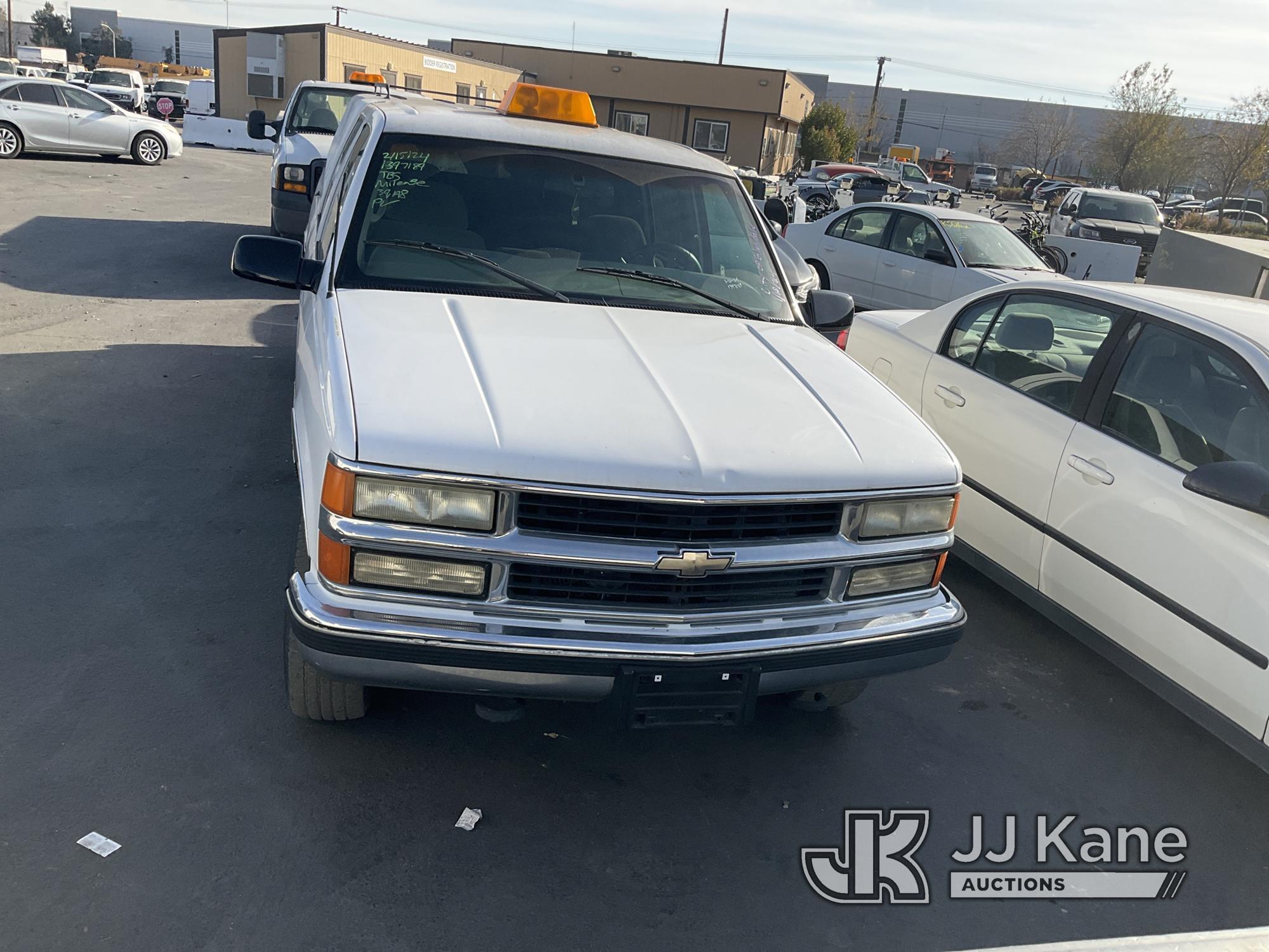 (Jurupa Valley, CA) 2000 Chevrolet 3500 Pickup Truck Runs & Moves, Check Engine Light On