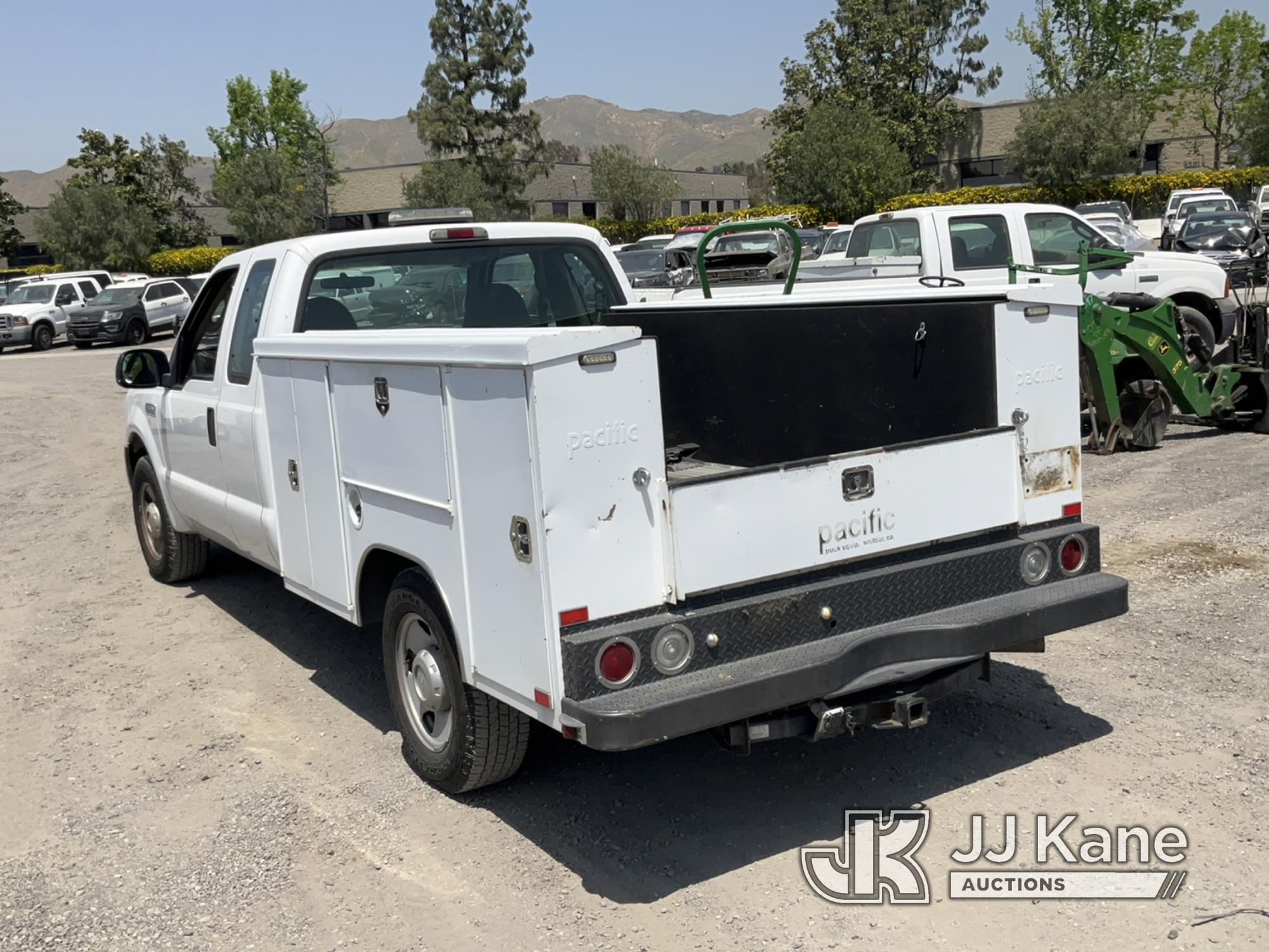 (Jurupa Valley, CA) 2005 Ford F-250 SD Extended-Cab Pickup Truck Runs & Moves