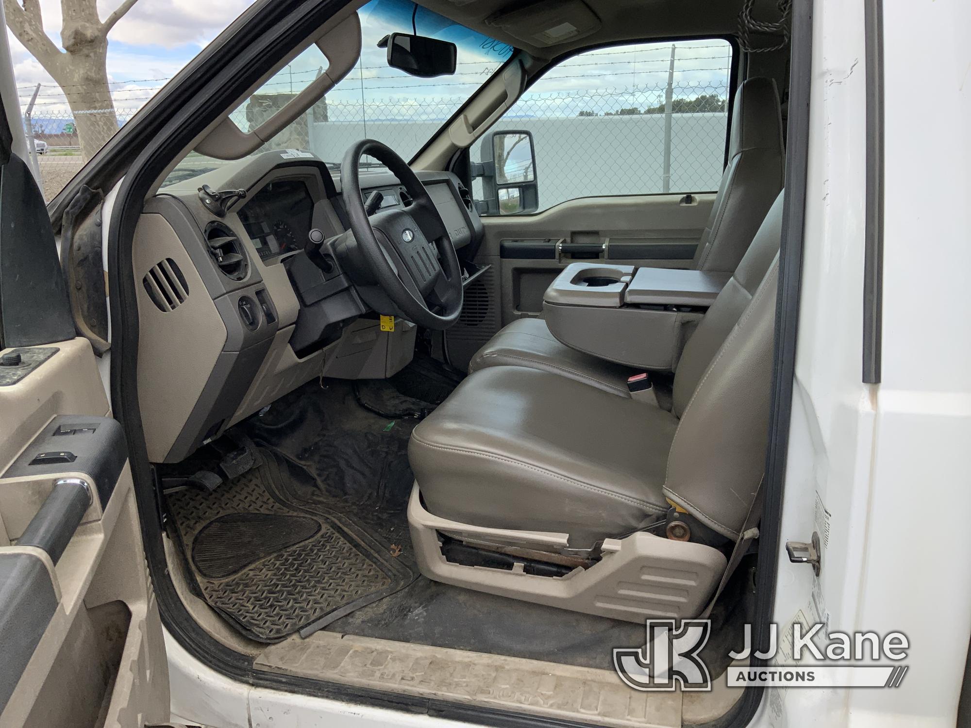 (Jurupa Valley, CA) 2008 Ford F450 Service Truck Runs & Moves, Out of State Buyer Only