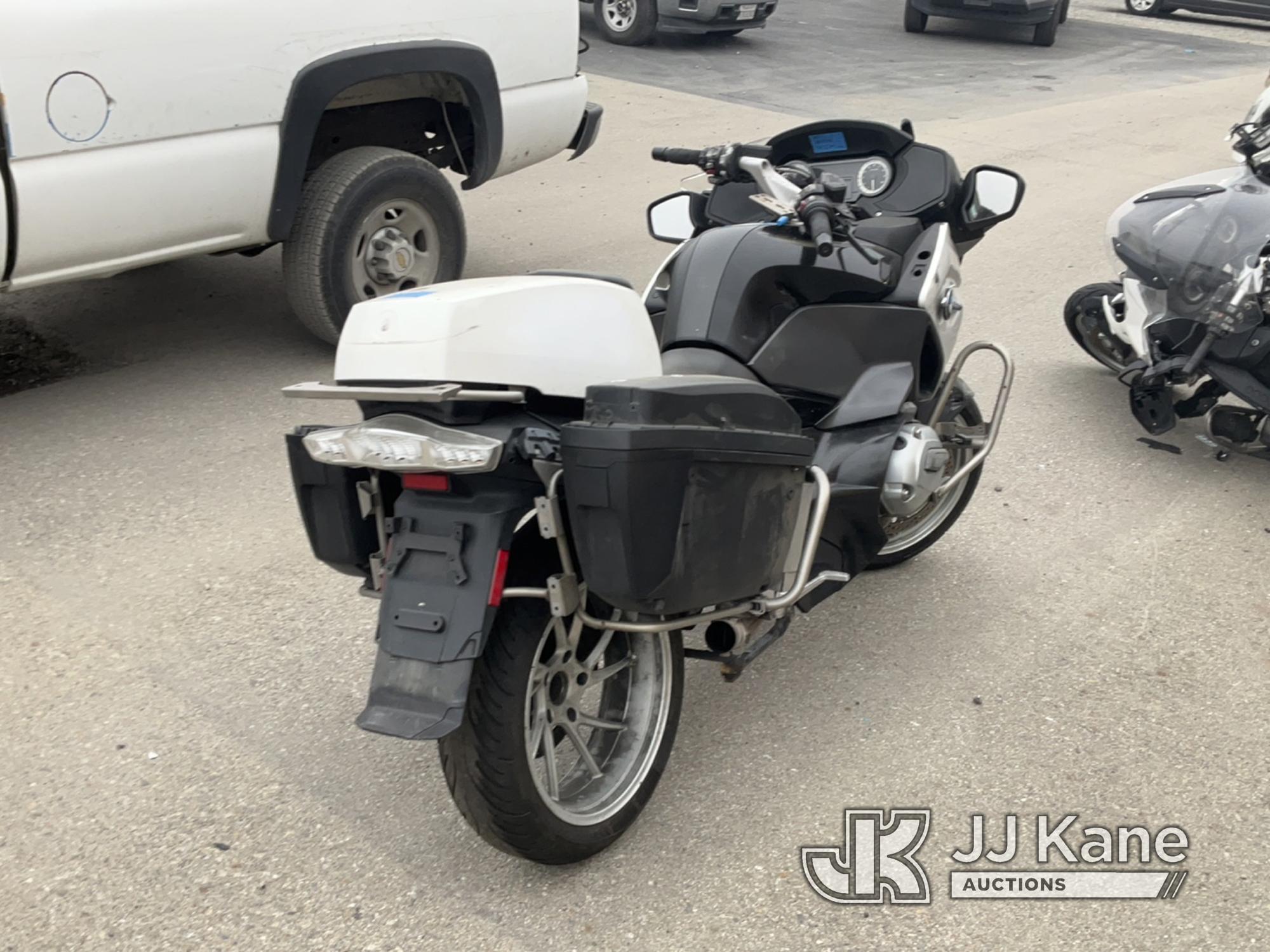 (Jurupa Valley, CA) 2015 BMW R1200RT Motorcycle Not Running , No Key , Stripped Of Parts