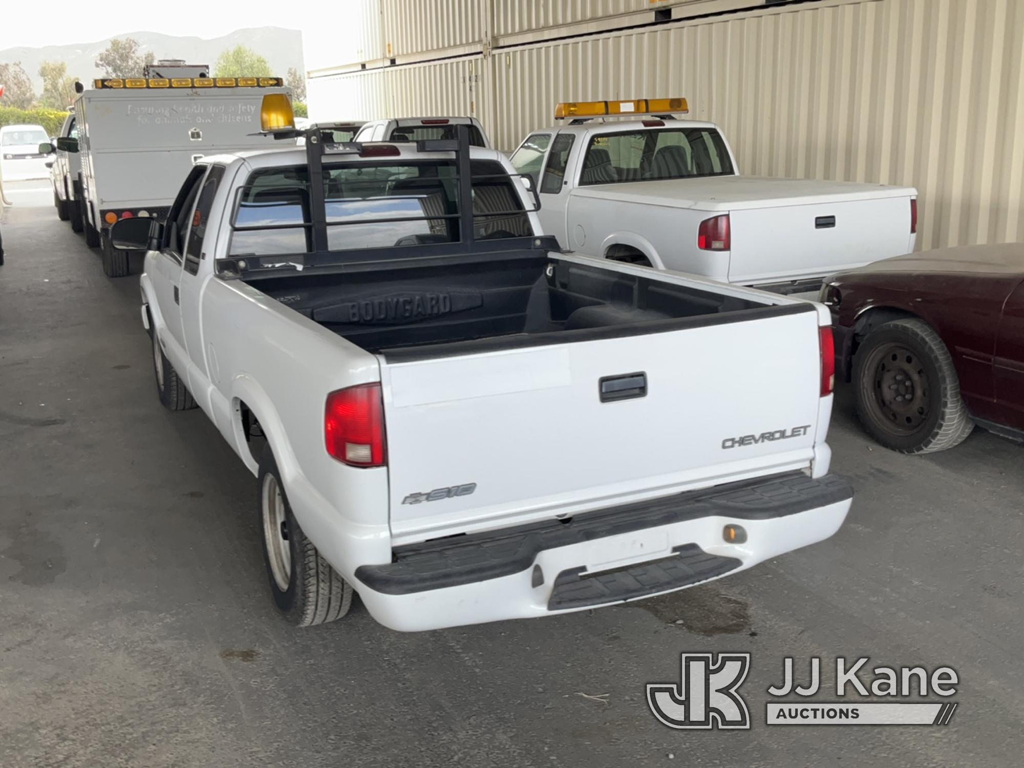 (Jurupa Valley, CA) 2002 Chevrolet S10 Pickup Truck Runs & Moves, Overheats