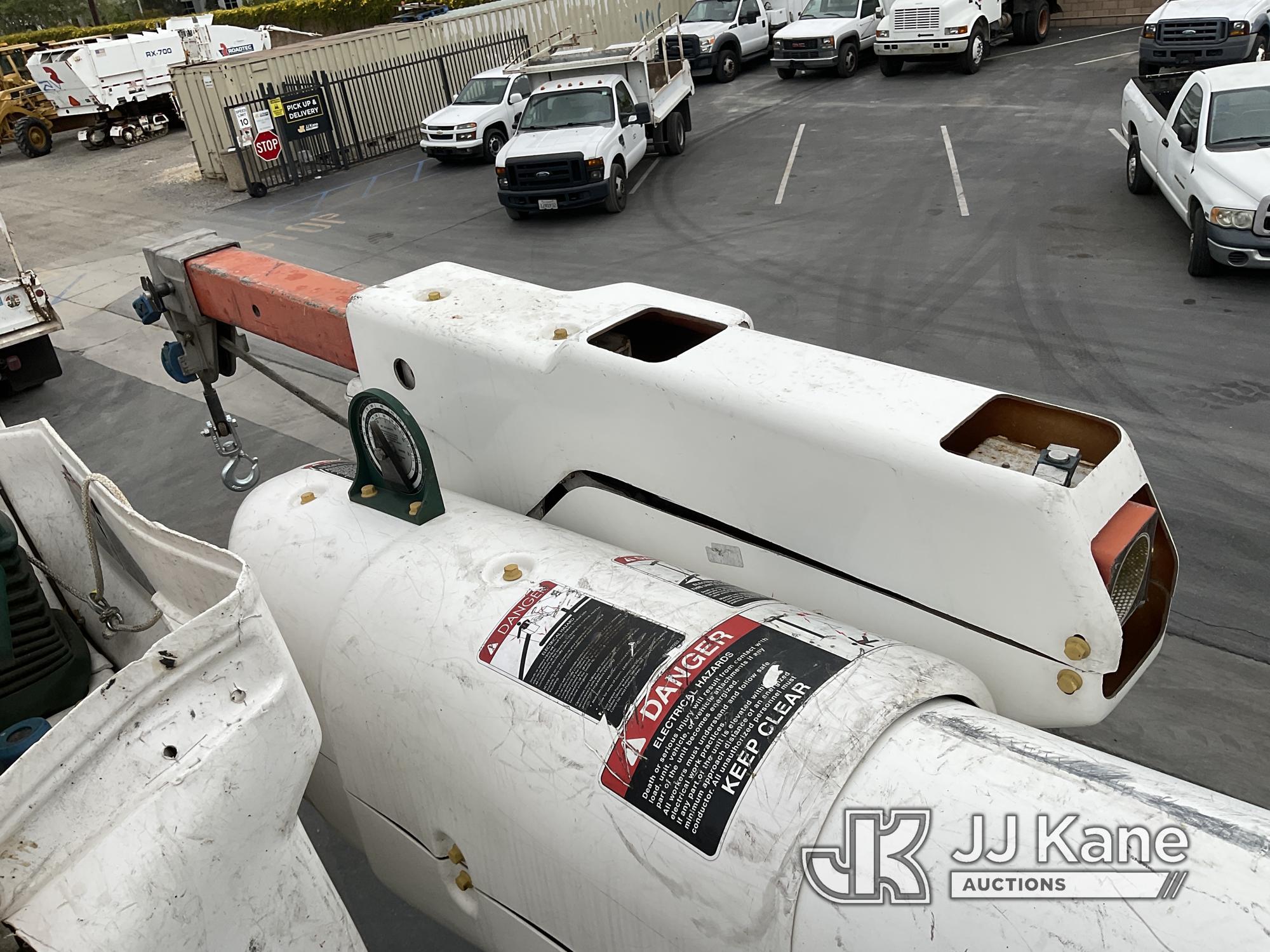 (Jurupa Valley, CA) Altec AA55, Material Handling Bucket , 2015 Freightliner M2 106 4X4 Runs & Moves