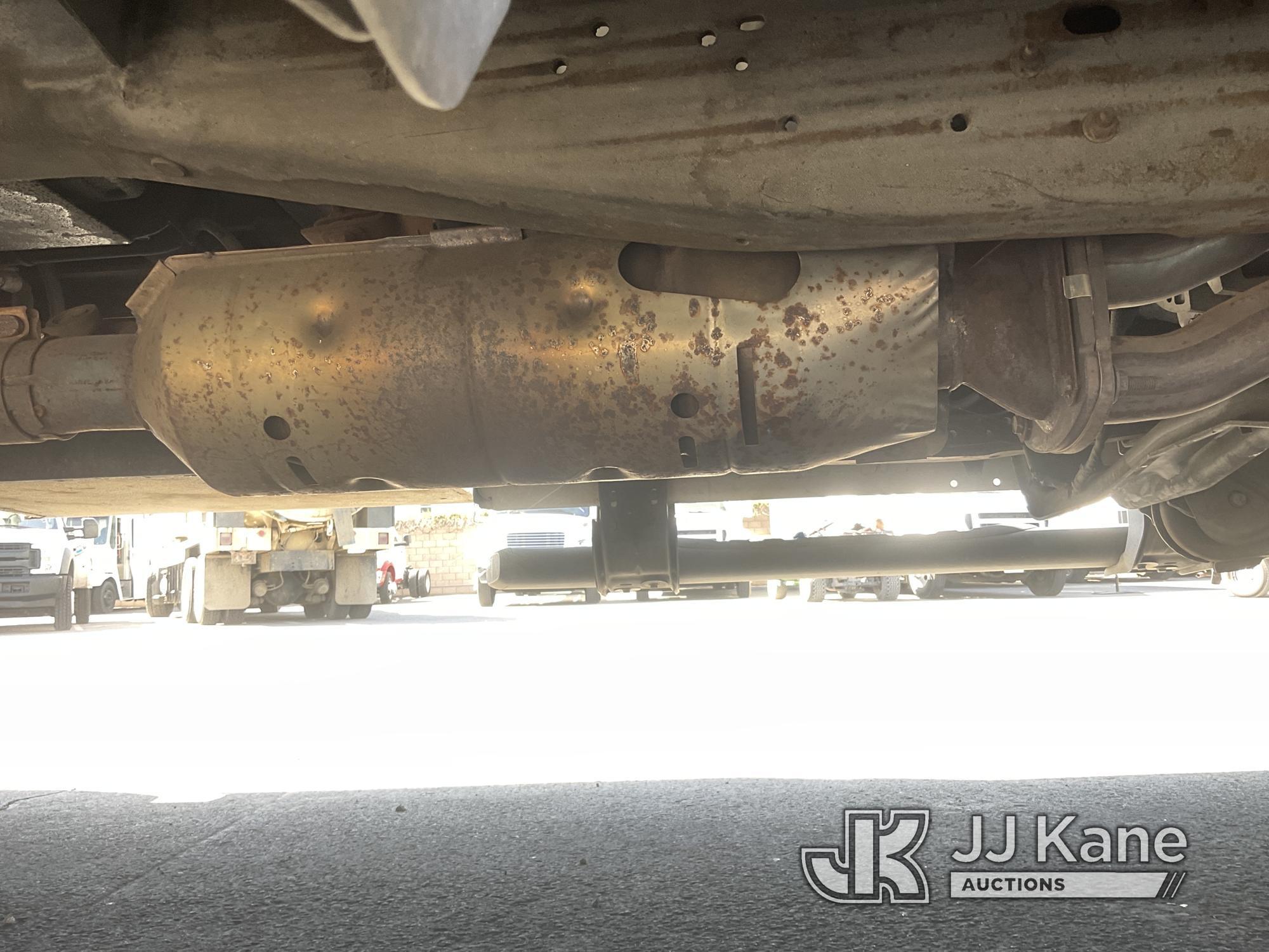 (Jurupa Valley, CA) 2006 Ford 550 Dump Truck Runs & Moves, Front Passenger Damage, Dump Bed Does Not