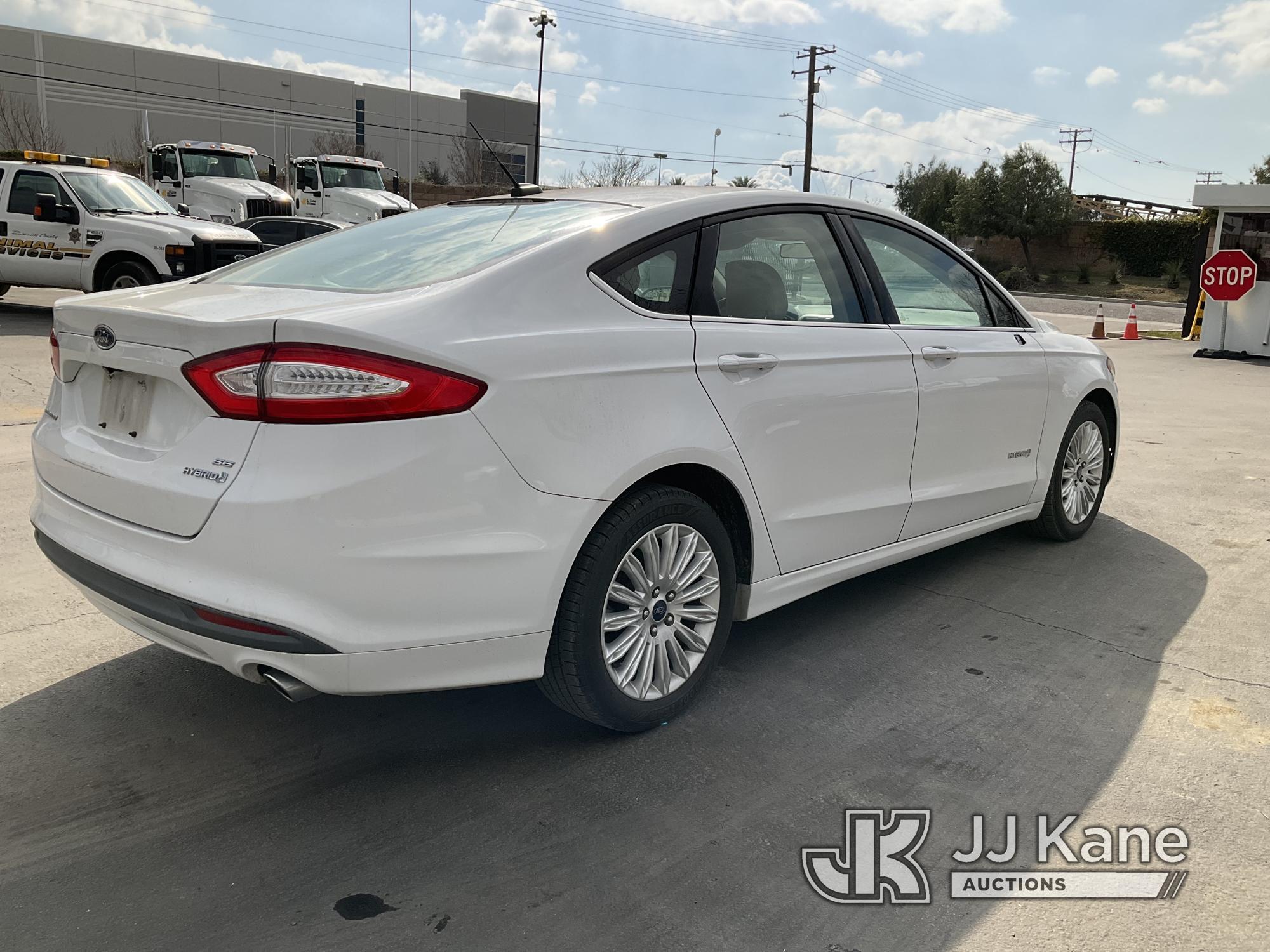 (Jurupa Valley, CA) 2014 Ford Fusion Hybrid 4-Door Sedan Runs & Moves, Missing Passenger Mirror, Ope