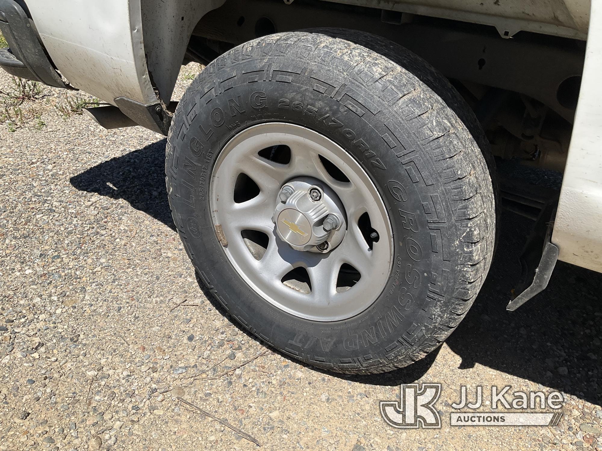 (Anderson, CA) 2018 Chevrolet Silverado 1500 4x4 Extended-Cab Pickup Truck Starts & Moves)(Body Dama