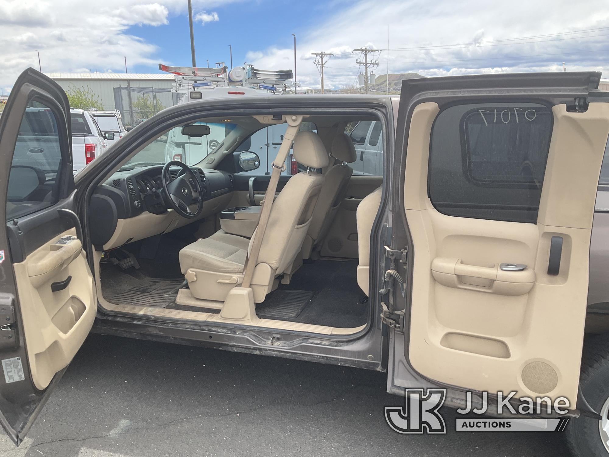 (Castle Rock, CO) 2007 Chevrolet Silverado 1500 4x4 Crew-Cab Pickup Truck Runs & Moves) (Paint Damag