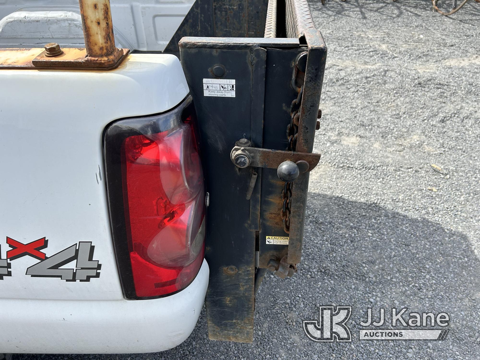 (Ephrata, WA) 2005 Chevrolet Silverado 4x4 Extended-Cab Pickup Truck Runs & Moves, Check Engine Ligh