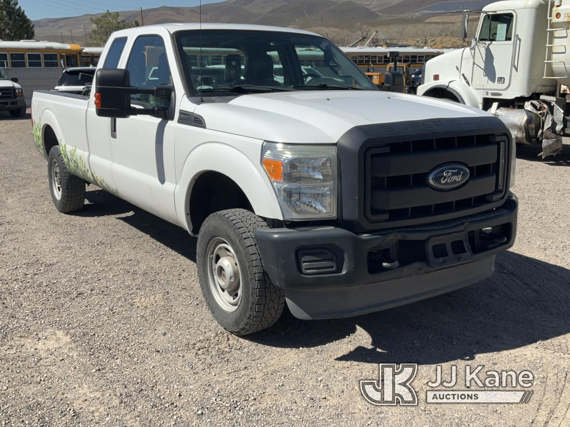 (Tracy-Clark, NV) 2013 Ford F250 4x4 Extended-Cab Pickup Truck Runs & Moves) (Tire Pressure Light On