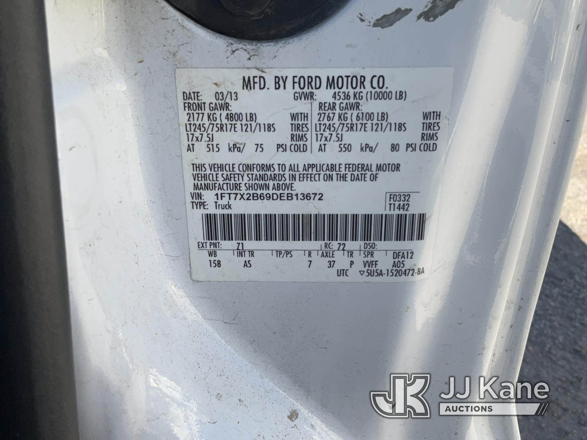 (Tracy-Clark, NV) 2013 Ford F250 4x4 Extended-Cab Pickup Truck Runs & Moves) (Tire Pressure Light On