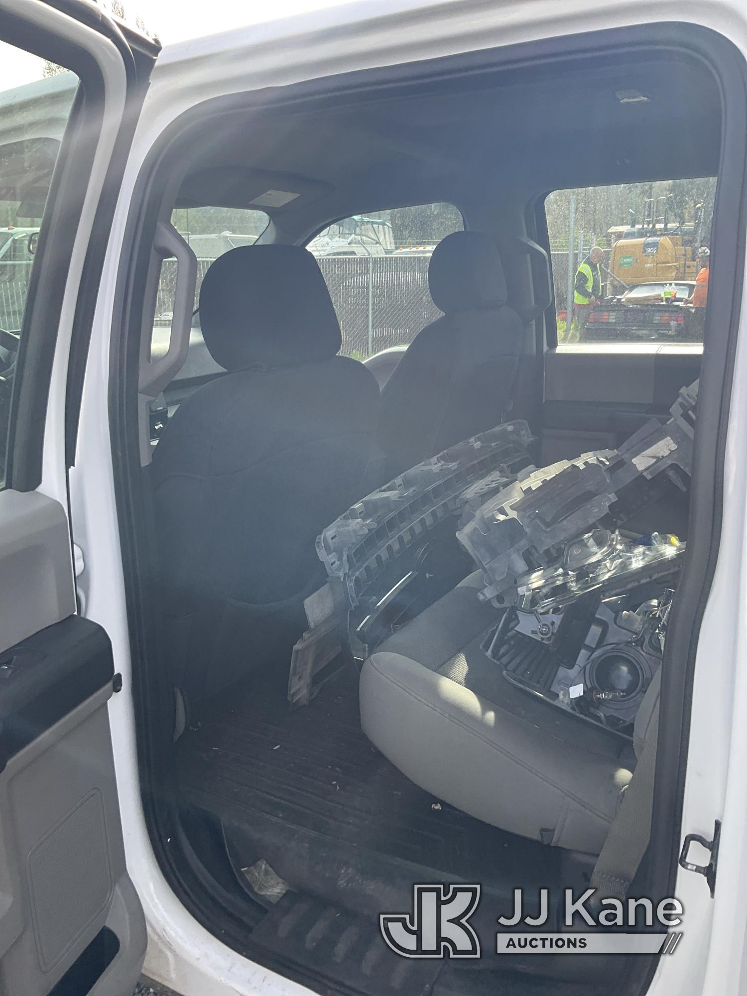 (Eatonville, WA) 2019 Ford F150 Crew-Cab Pickup Truck Runs & Moves) (Tires Are Good,  Severe Body Da