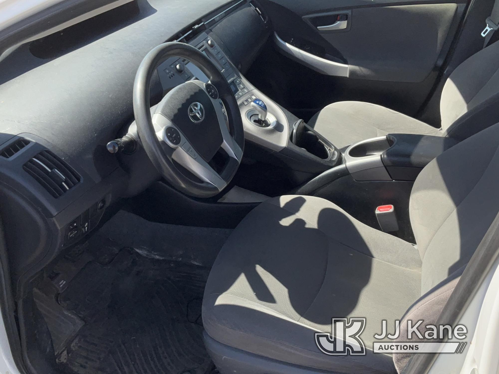 (Salt Lake City, UT) 2015 Toyota Prius 4-Door Hatch Back Runs & Moves