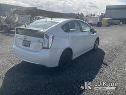 (Portland, OR) 2015 Toyota Prius Hybrid 4-Door Hybrid Sedan Runs & Moves) (Windshield Cracked