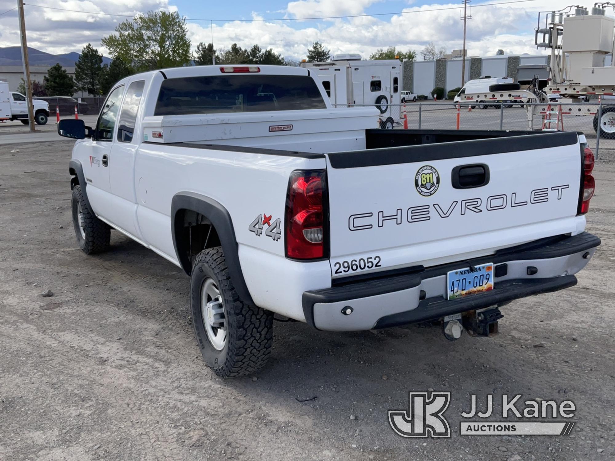 (Reno, NV) 2006 Chevrolet Silverado 2500HD 4x4 Extended-Cab Pickup Truck Runs & Moves