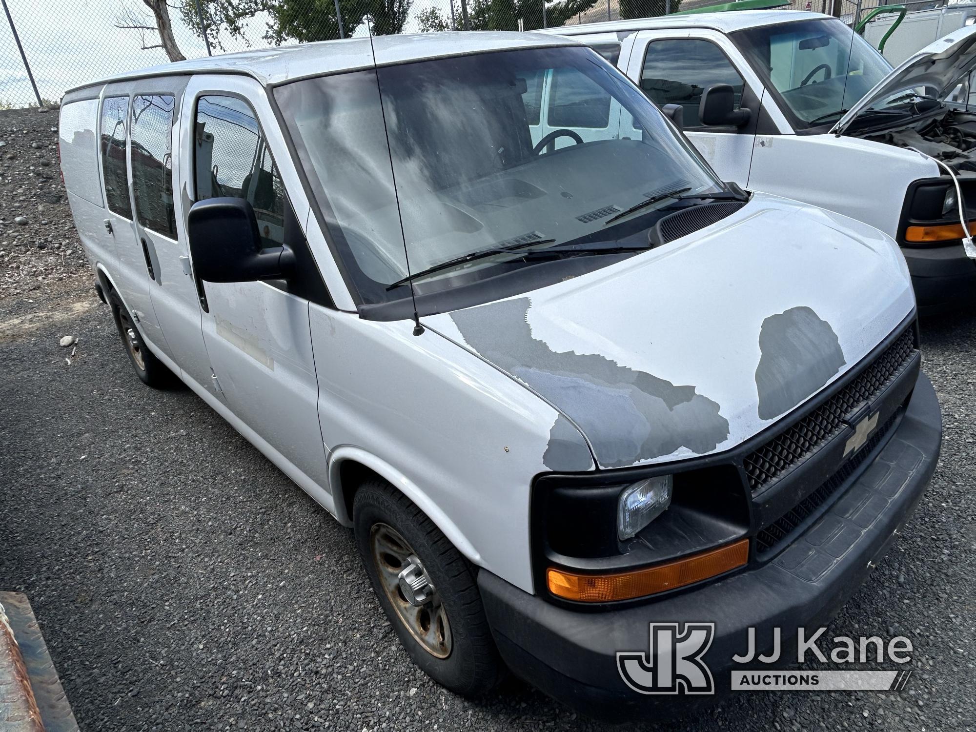 (Ephrata, WA) 2010 Chevrolet Express G2500 AWD Cargo Van Runs & Moves) (Jump to start