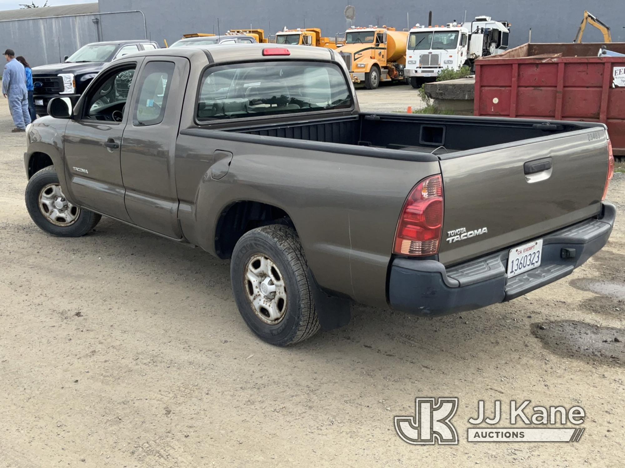 (Eureka, CA) 2012 Toyota Tacoma Extended-Cab Pickup Truck Runs & Moves