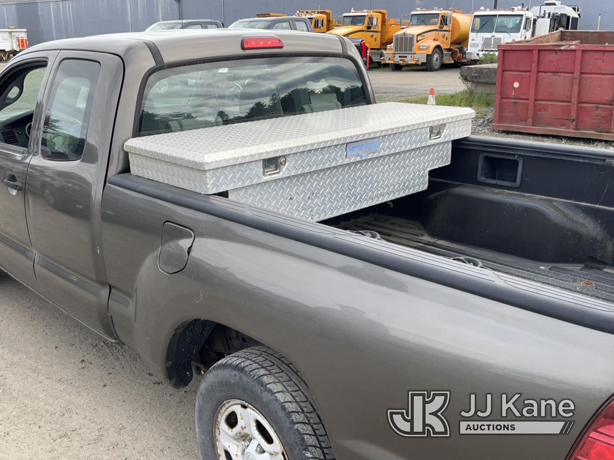 (Eureka, CA) 2012 Toyota Tacoma Extended-Cab Pickup Truck Runs & Moves