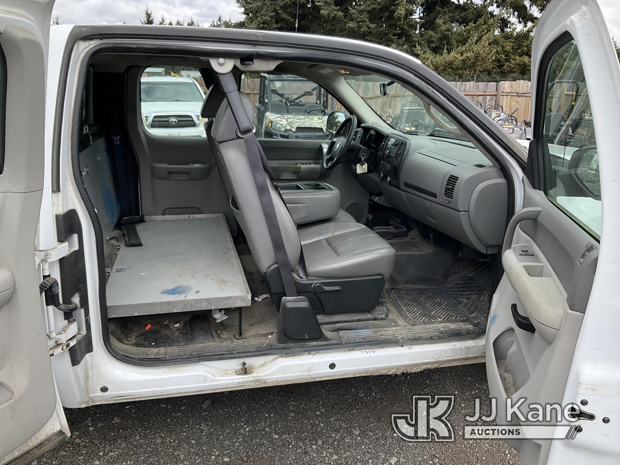 (Tacoma, WA) 2007 Chevrolet Silverado 1500 4x4 Extended-Cab Pickup Truck Runs & Moves