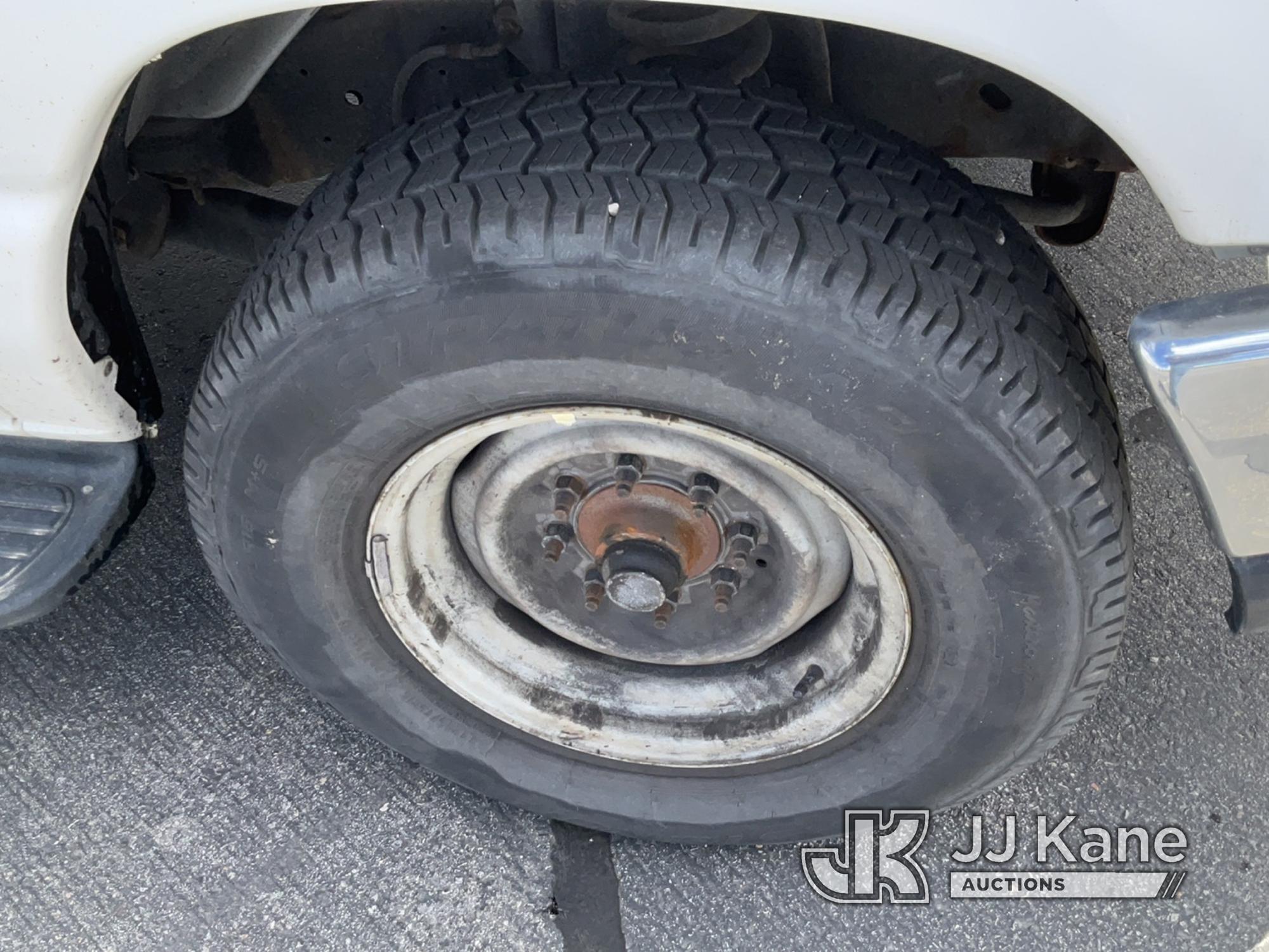 (Salt Lake City, UT) 2012 Ford E350 Passenger Van Runs & Moves) (Wrecked Front End
