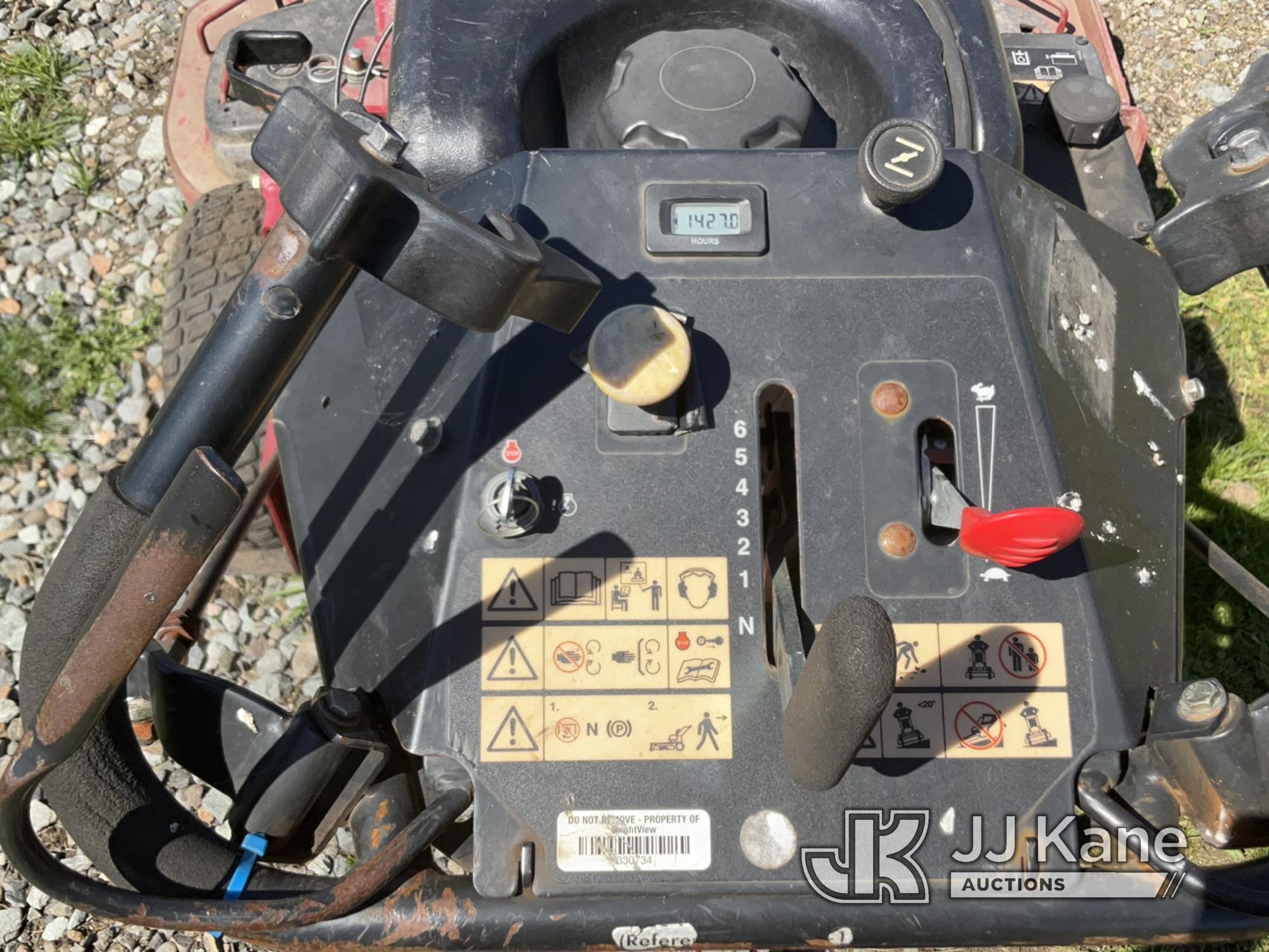 (Tacoma, WA) 2015 Exmark Turf Tracer Lawn Mower Runs & Moves)  (Tires Are Fair, Everything Works