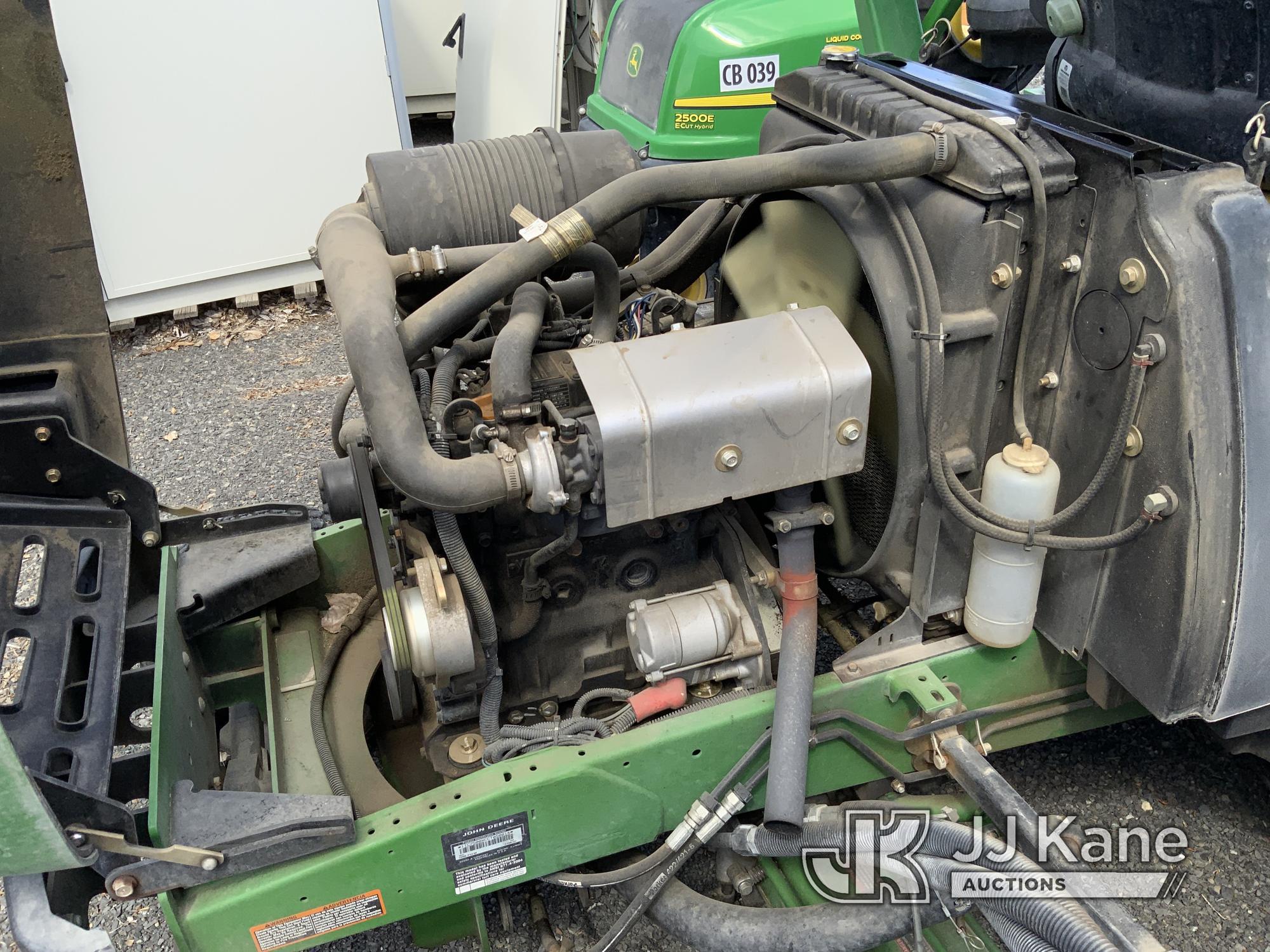 (Ephrata, WA) John Deere 7500 PCFM Lawn Mower Runs & Moves