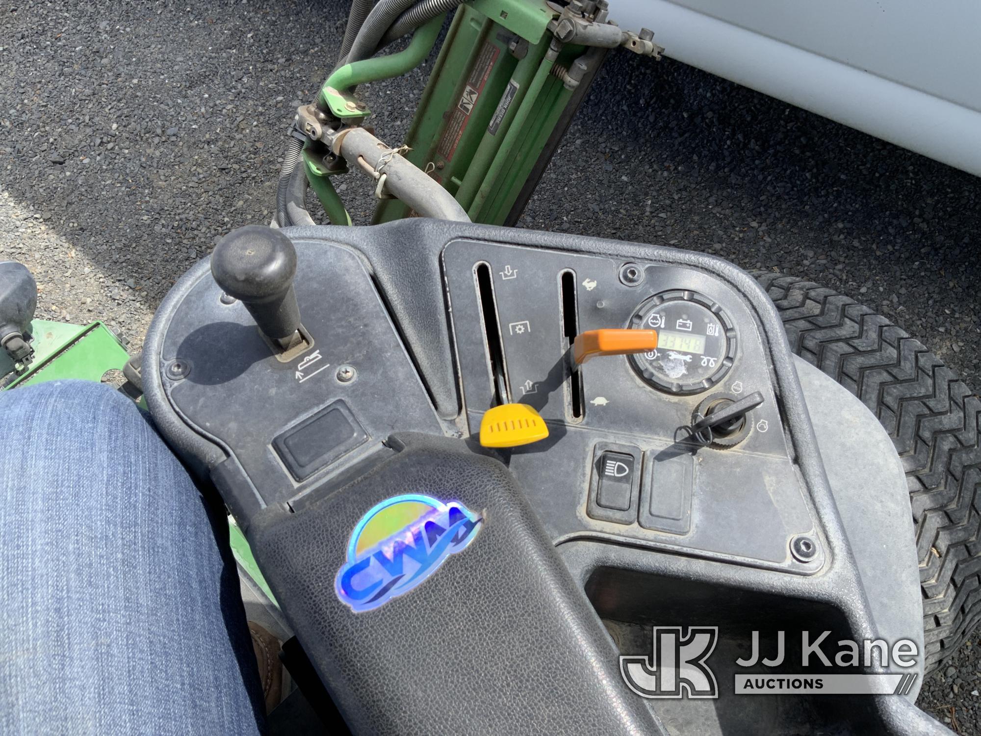 (Ephrata, WA) John Deere 7500 PCFM Lawn Mower Runs & Moves