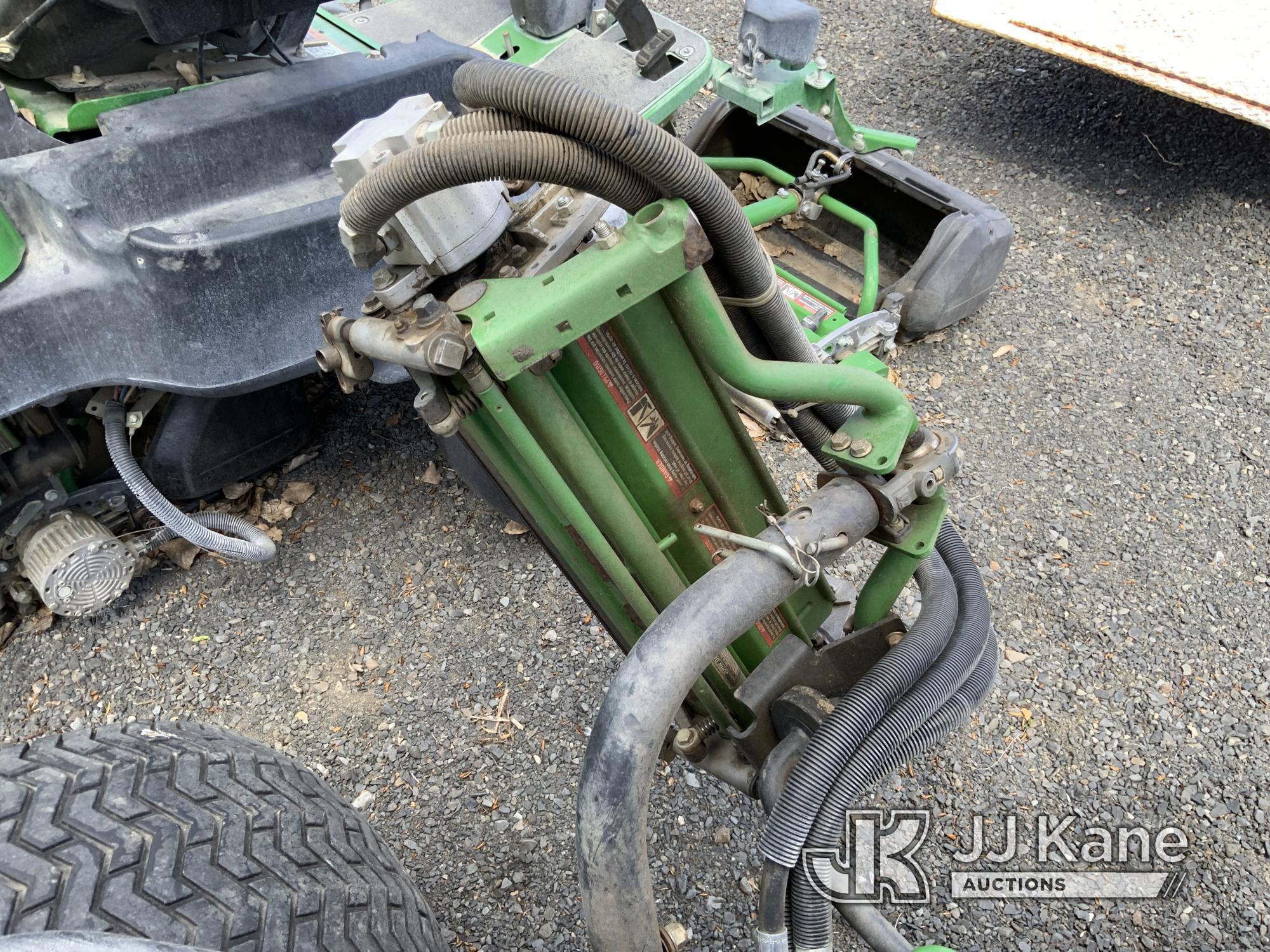 (Ephrata, WA) John Deere 7500 PCFM Lawn Mower Runs & Moves