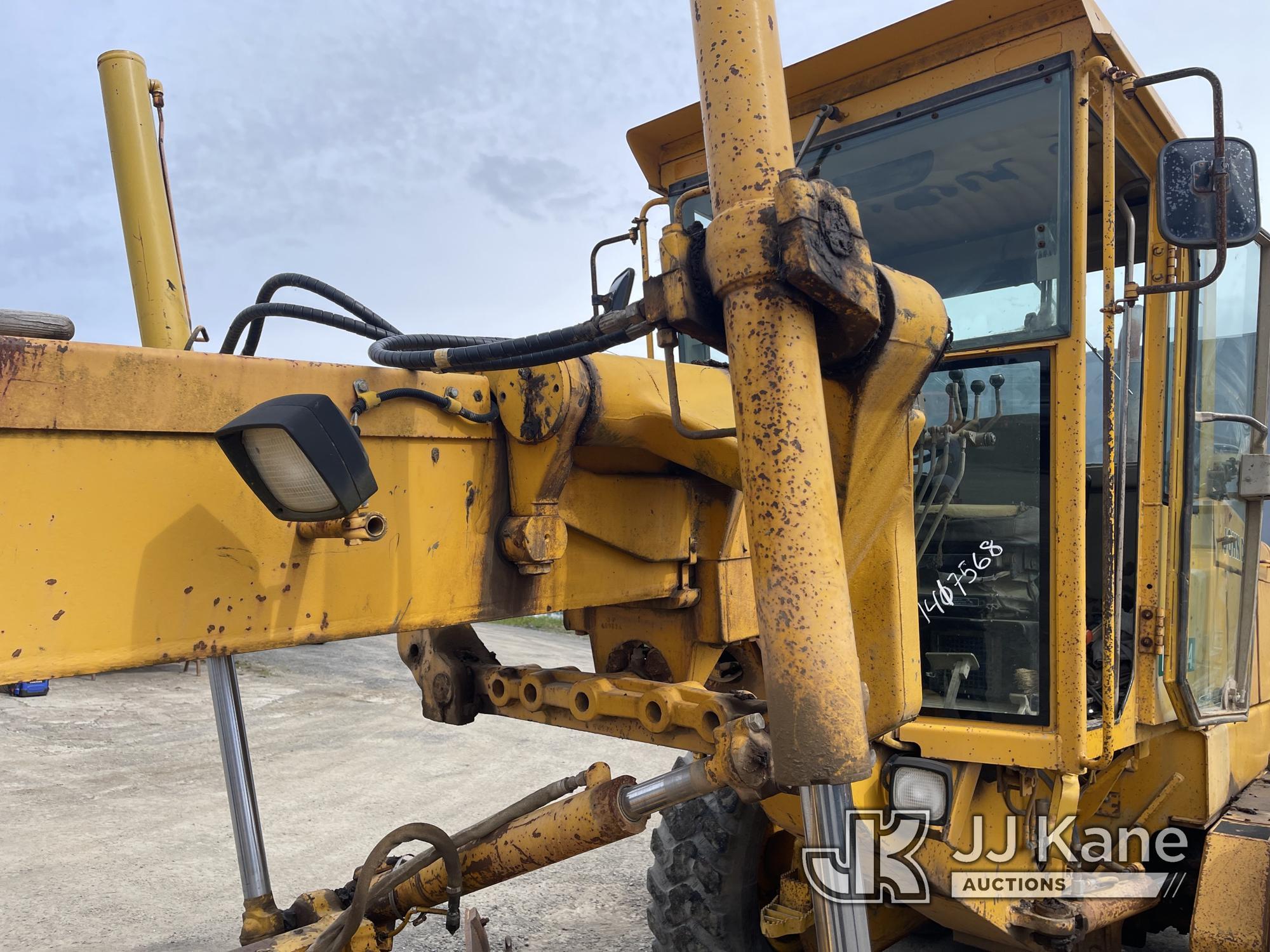 (Eureka, CA) 1988 John Deere 670B Motor Grader Runs & Operates