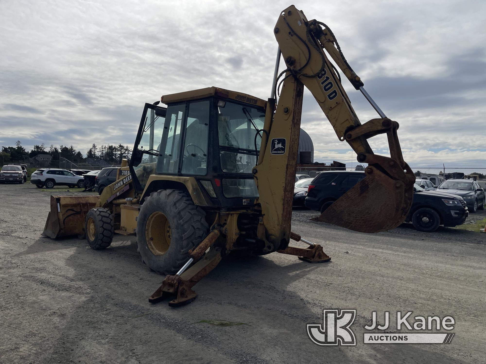 (Eureka, CA) 1995 John Deere 310D 4x4 Backhoe Loader Runs & Operates