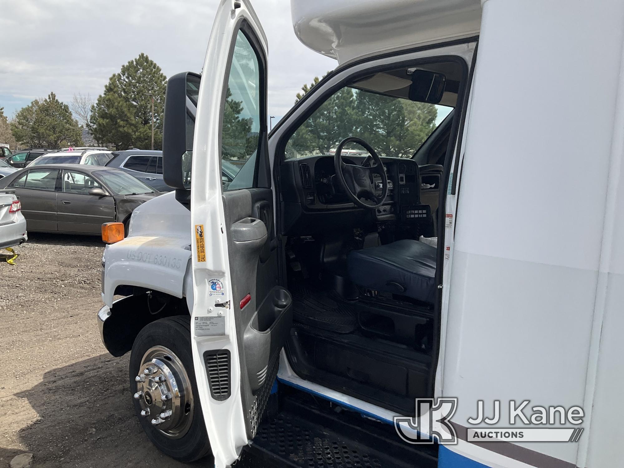 (Castle Rock, CO) 2007 Chevrolet CV4042 Passenger Bus Runs & Moves) (Door open/close functions,