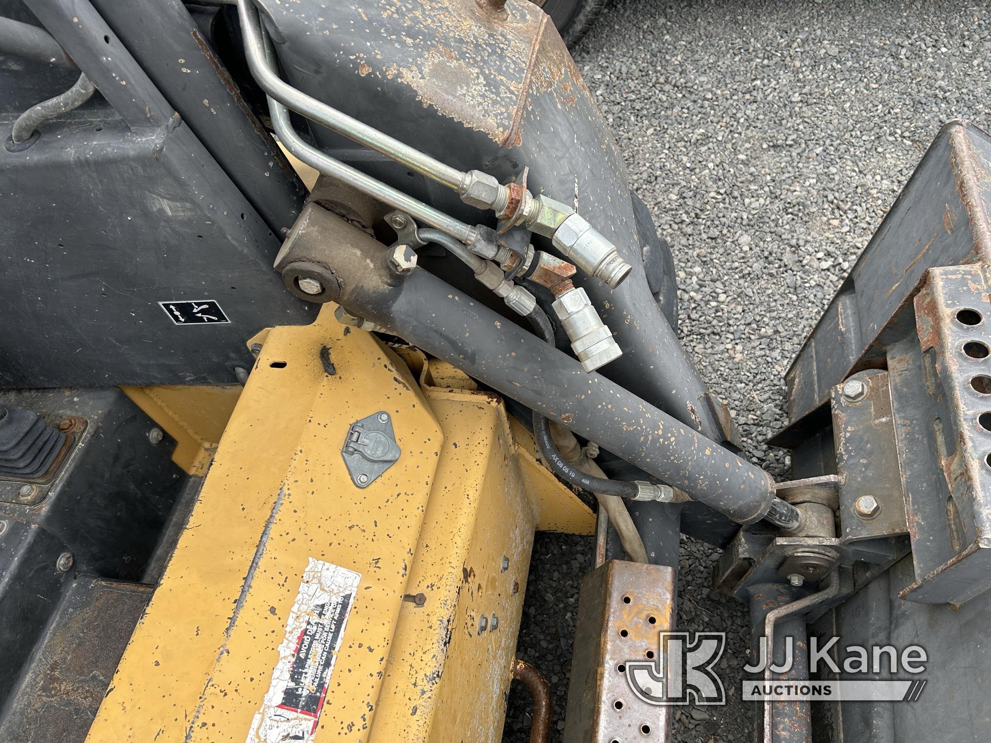 (Ephrata, WA) 1990 New Holland LX665 Skid Steer Loader Runs & Moves & Operates