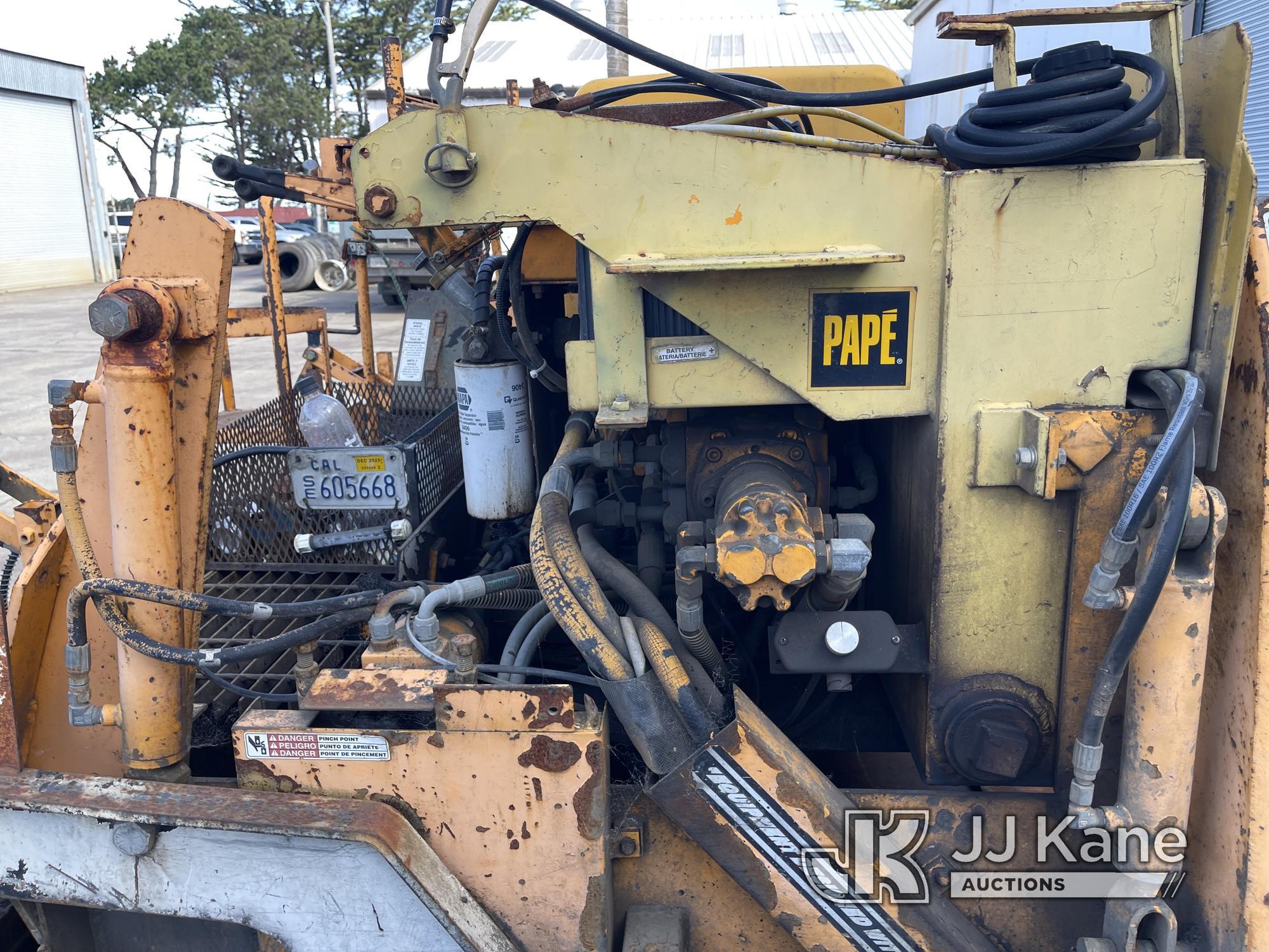 (Eureka, CA) 2000 Leeboy L8500T Asphalt Paver Runs  & Operates