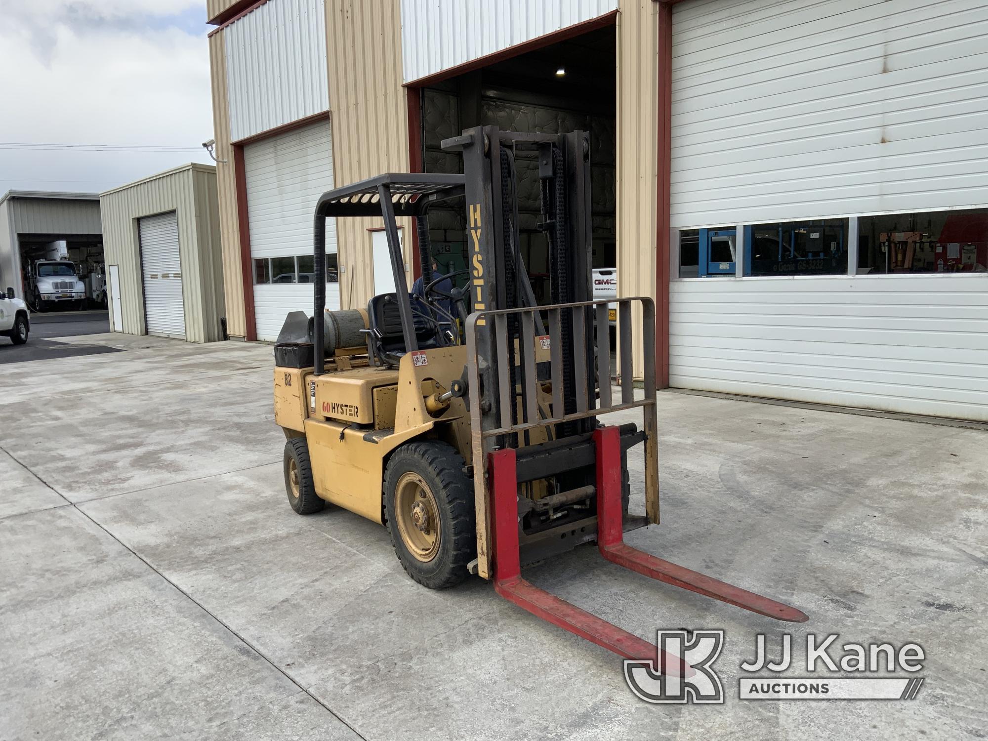 (Tillamook, OR) 1988 Hyster H60XL Pneumatic Tired Forklift Runs, Moves & Operates