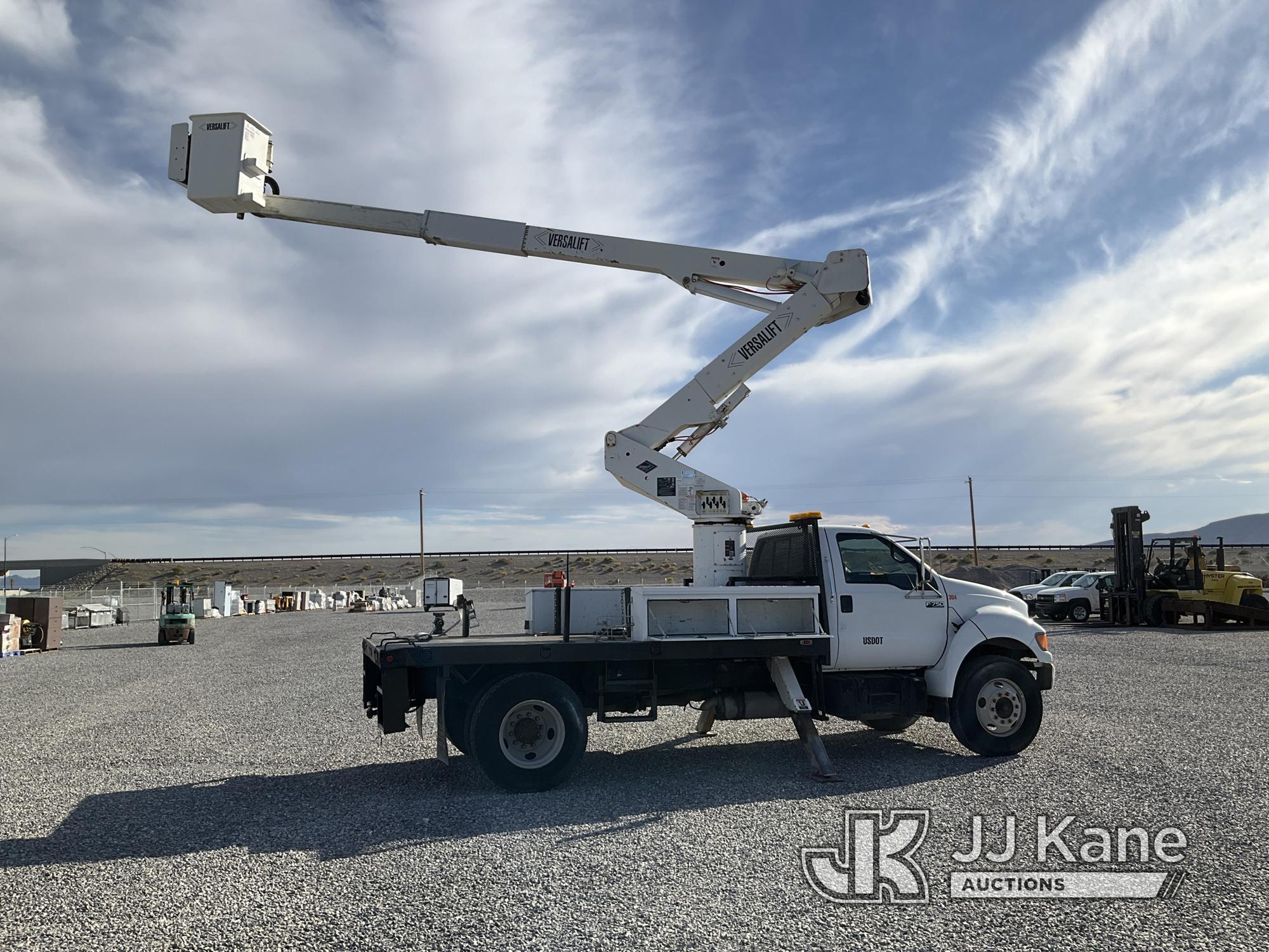 (Las Vegas, NV) Versalift VST5000T, Articulating & Telescopic Bucket Truck mounted behind cab on 200