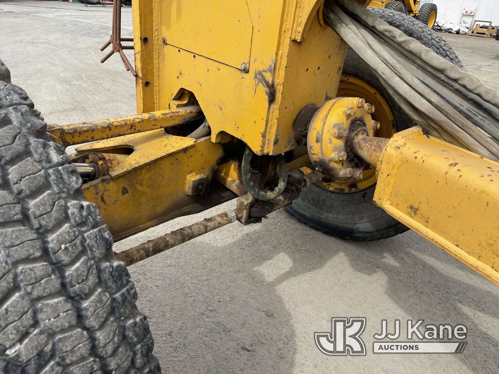 (Eureka, CA) 1988 John Deere 670B Motor Grader Runs & Operates