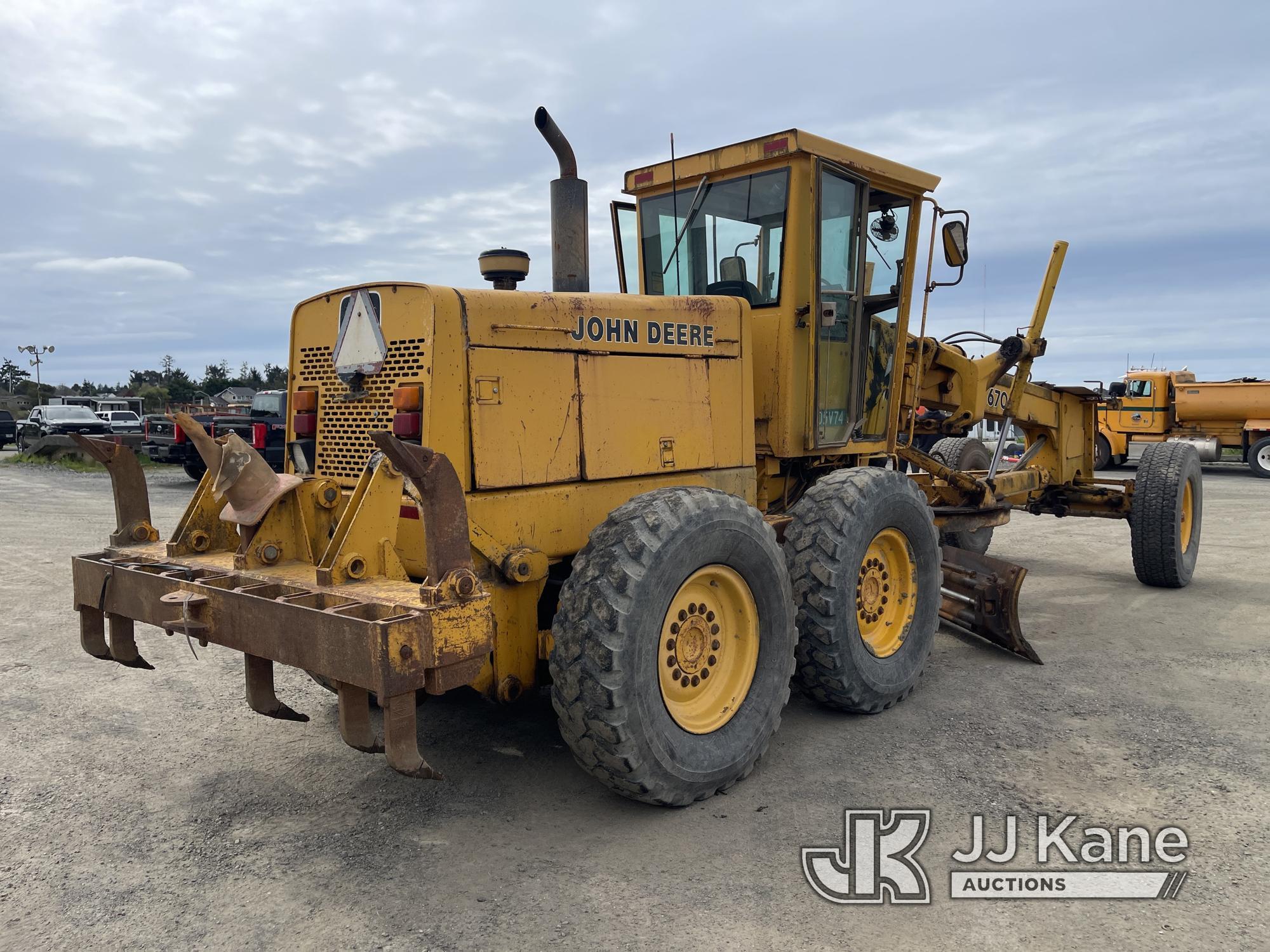 (Eureka, CA) 1988 John Deere 670B Motor Grader Runs & Operates