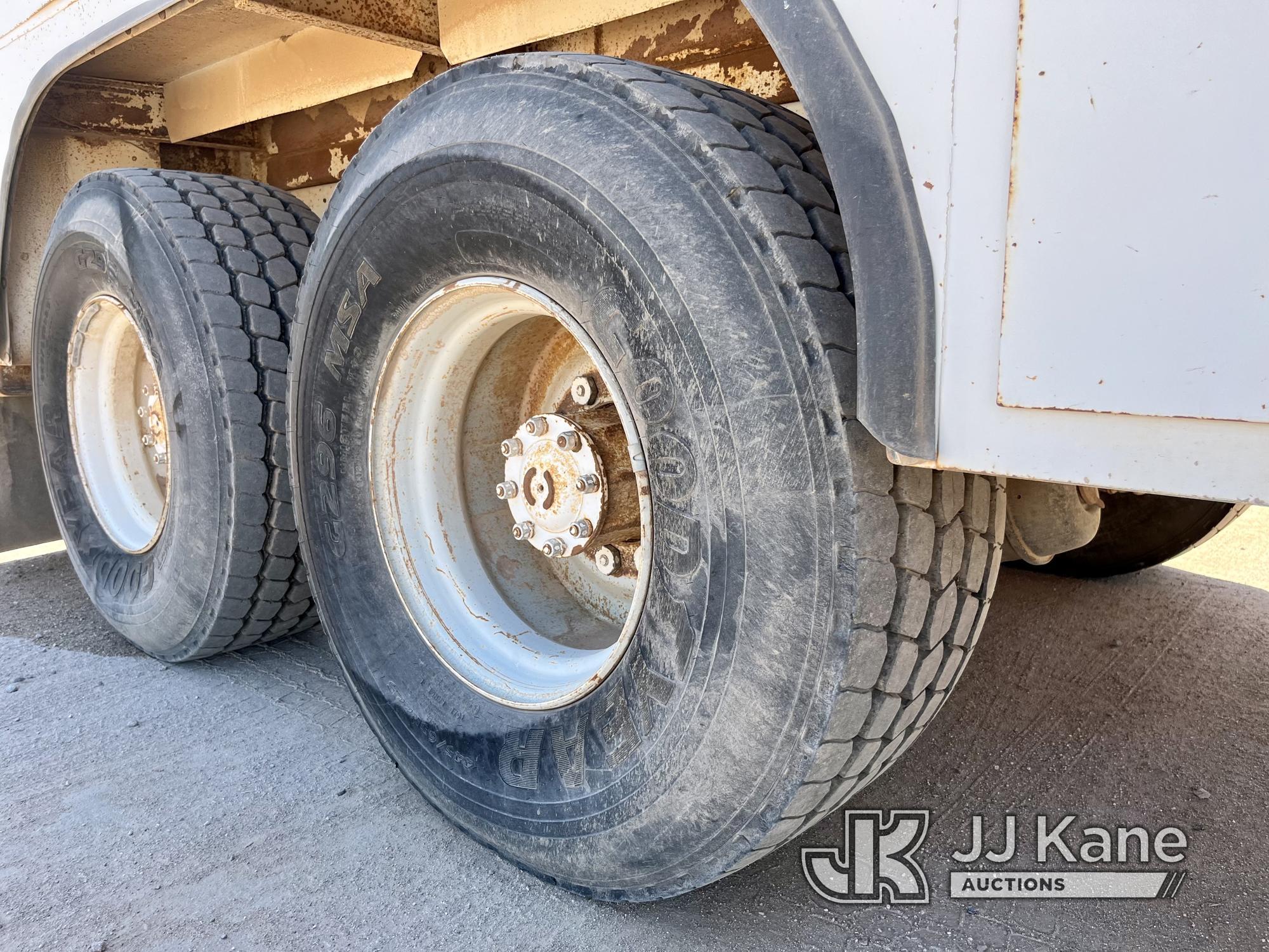 (Wellton, AZ) Telelect T5000, Material Handling Elevator Bucket Truck rear mounted on 1989 Oshkosh F