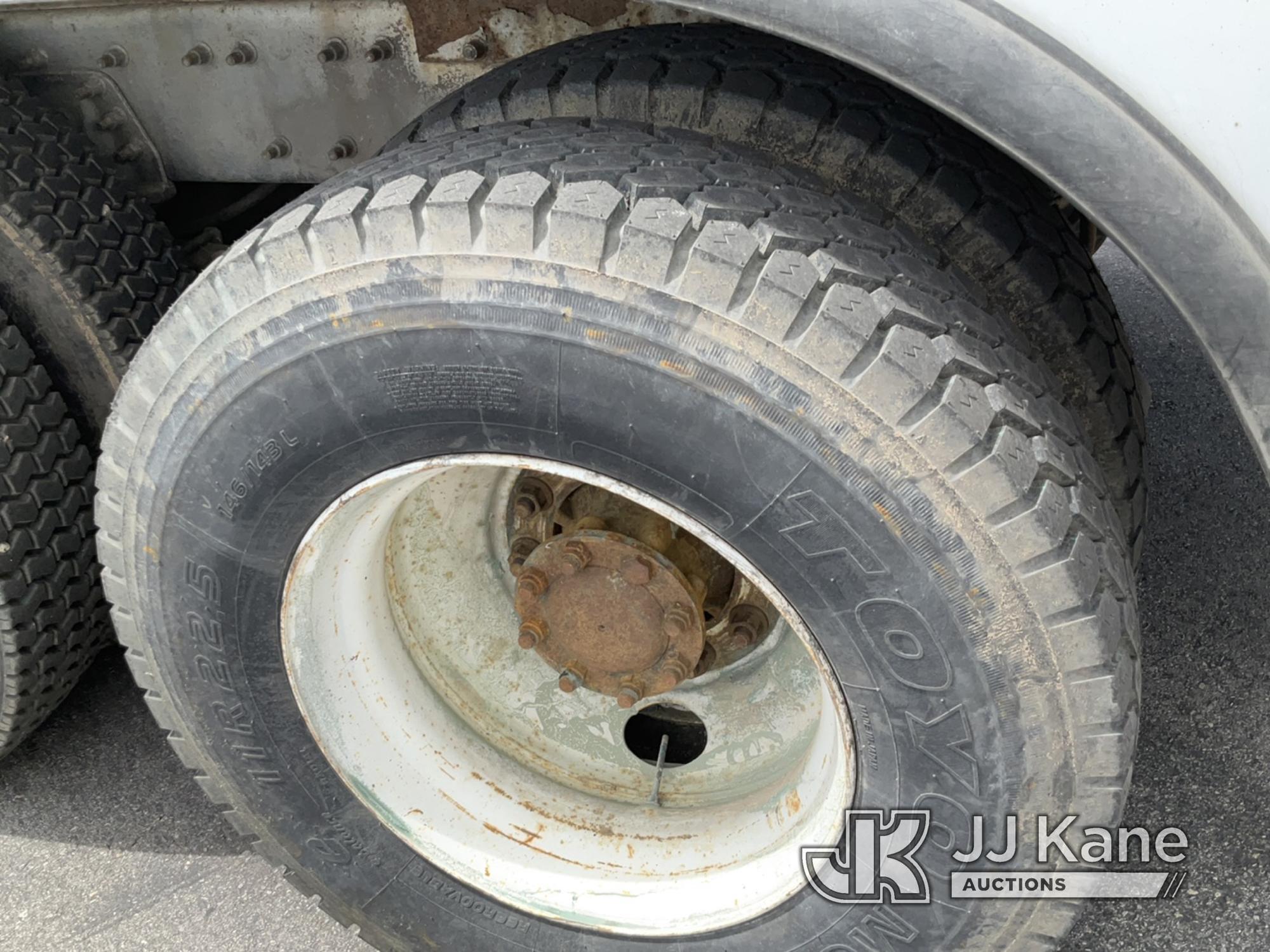 (Salt Lake City, UT) Altec AM900E100, rear mounted on 2006 International 7400 Utility Truck Red-Tagg