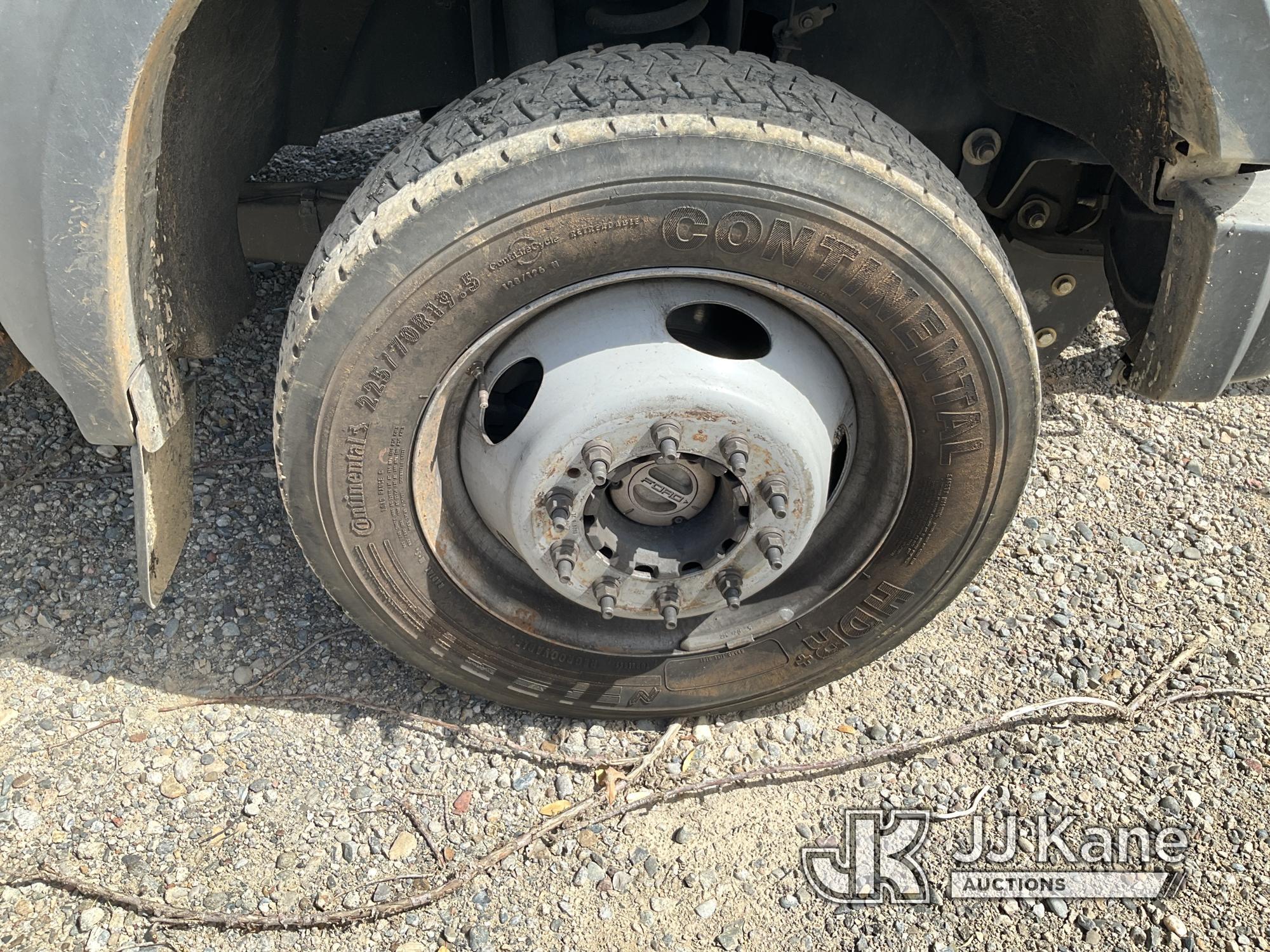 (Anderson, CA) 2009 Ford F450 4x4 Service Truck Runs & Moves.