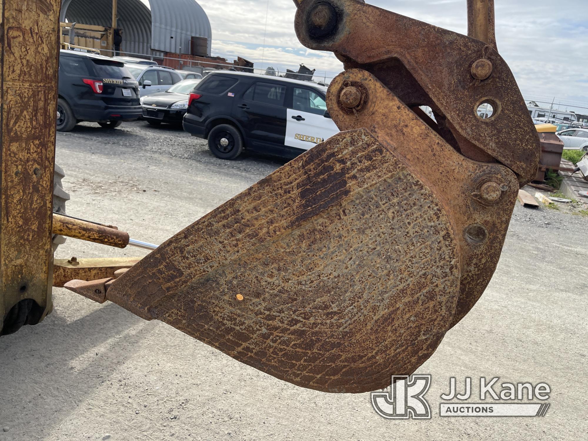 (Eureka, CA) 1995 John Deere 310D 4x4 Backhoe Loader Runs & Operates