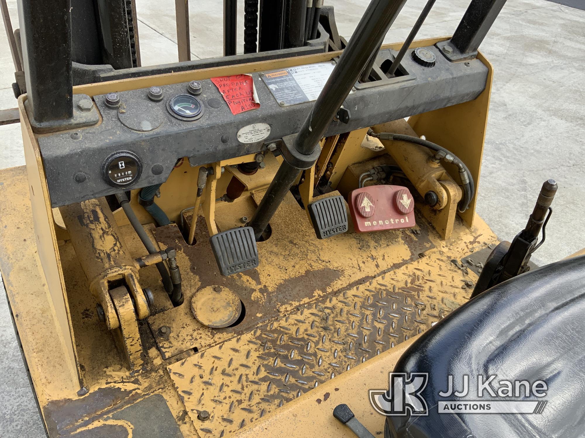 (Tillamook, OR) 1988 Hyster H60XL Pneumatic Tired Forklift Runs, Moves & Operates