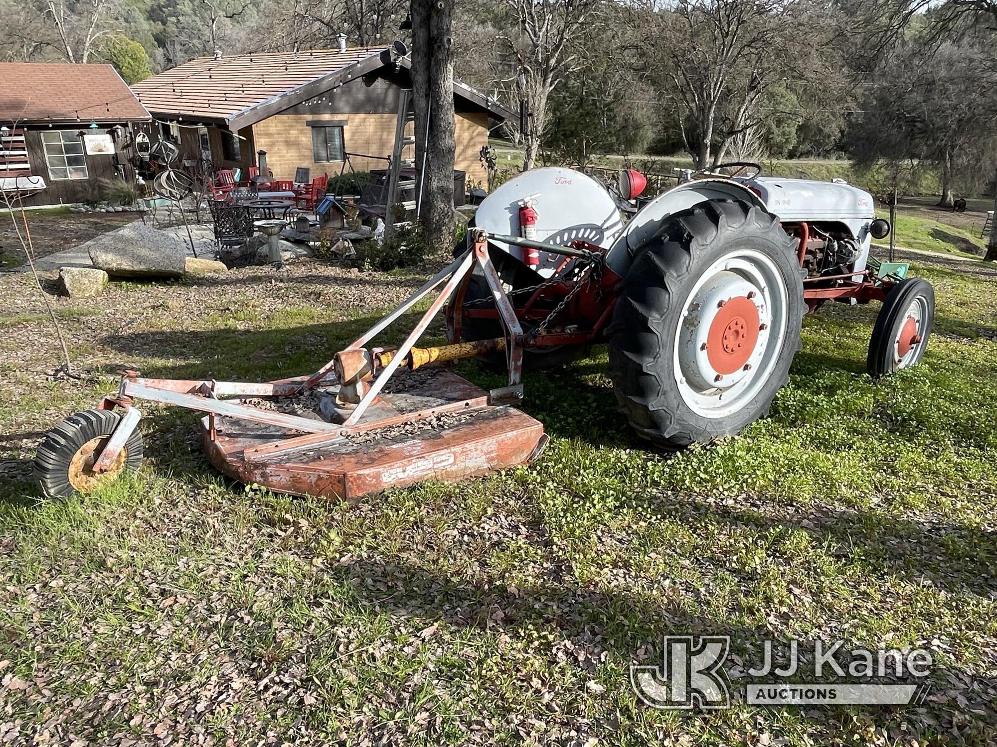 (Mariposa, CA) 1940 Ford Utility Tractor Runs, Moves & Operates