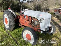 (Mariposa, CA) 1940 Ford Utility Tractor Runs, Moves & Operates