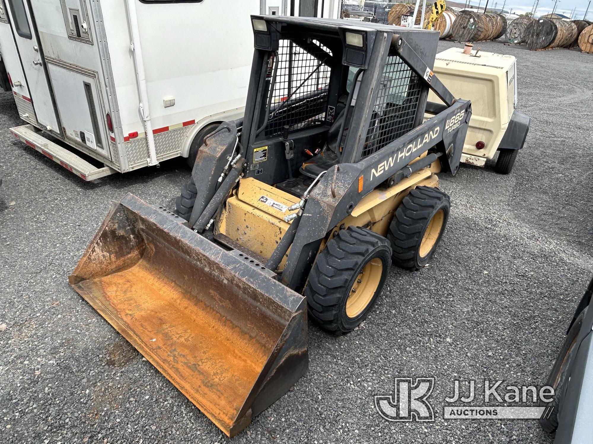 (Ephrata, WA) 1990 New Holland LX665 Skid Steer Loader Runs & Moves & Operates