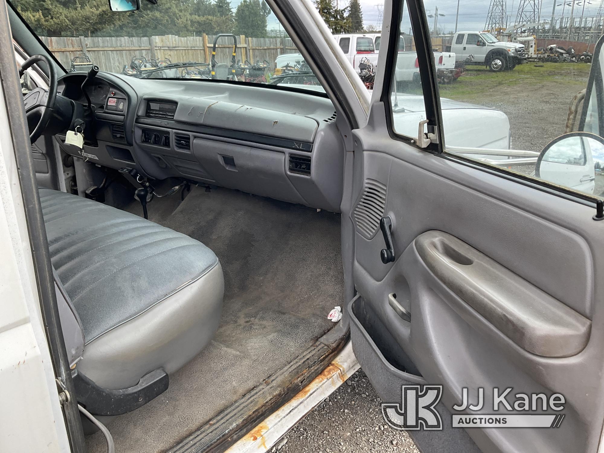 (Tacoma, WA) 1997 Ford F350 4x4 Dump Truck Runs, Moves & Dump Operates) (Rust Damage