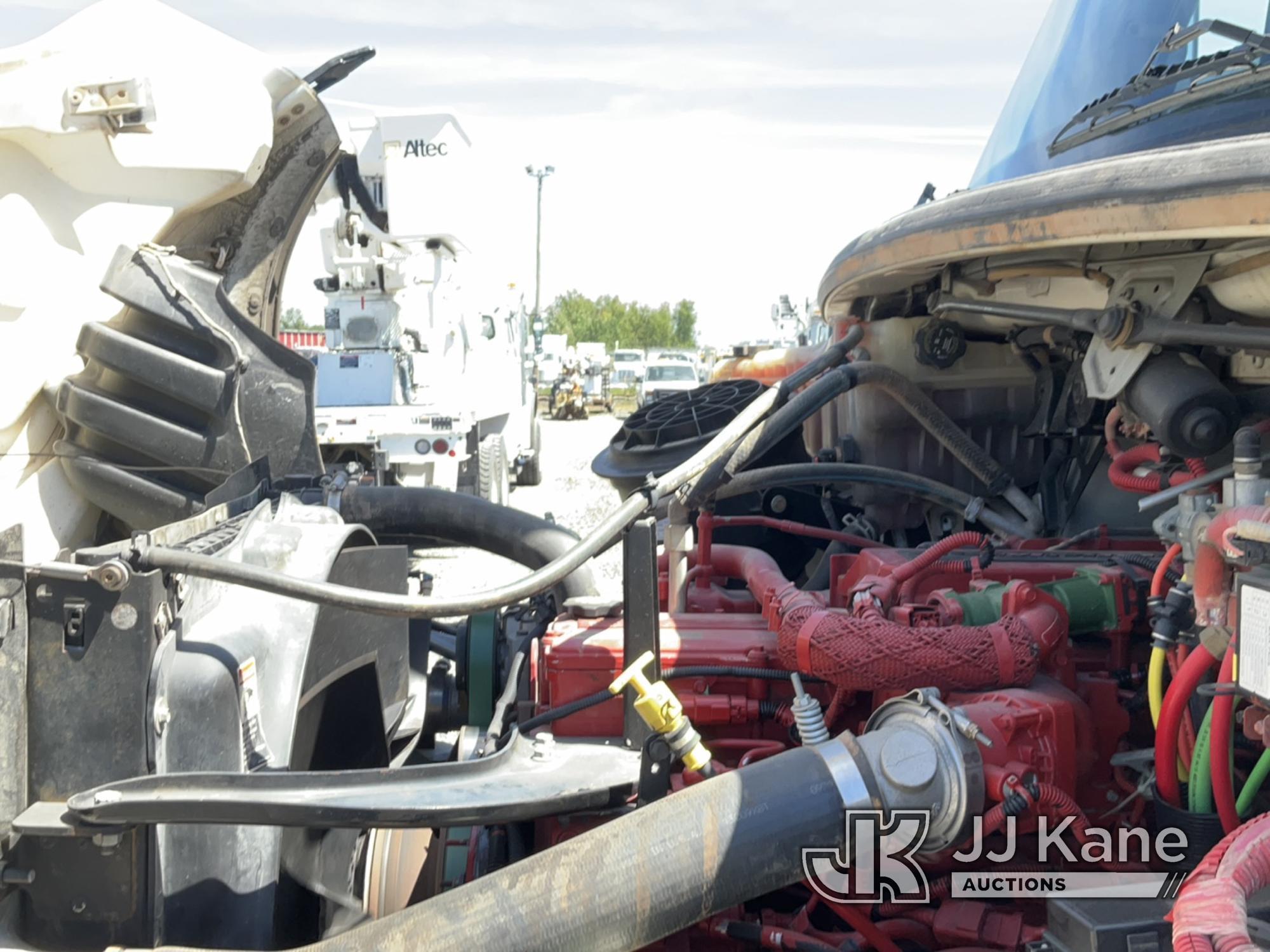 (Portland, OR) Altec AN67-E100, Articulating & Telescopic Material Handling Elevator Bucket Truck re